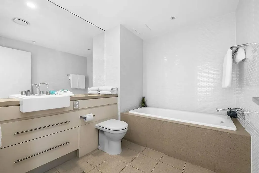 24th Floor Luxury, The Wave Broadbeach Apartment