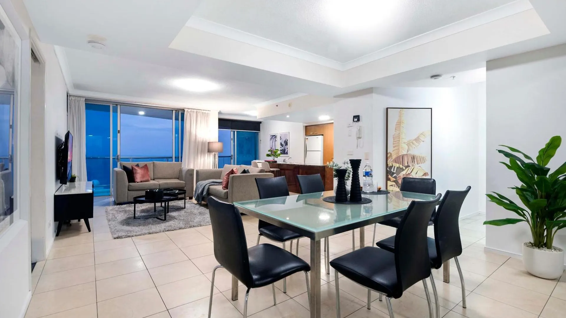 High Floor - Chevron Renaissance - Self Contained & Privately Managed - Wow 아파트