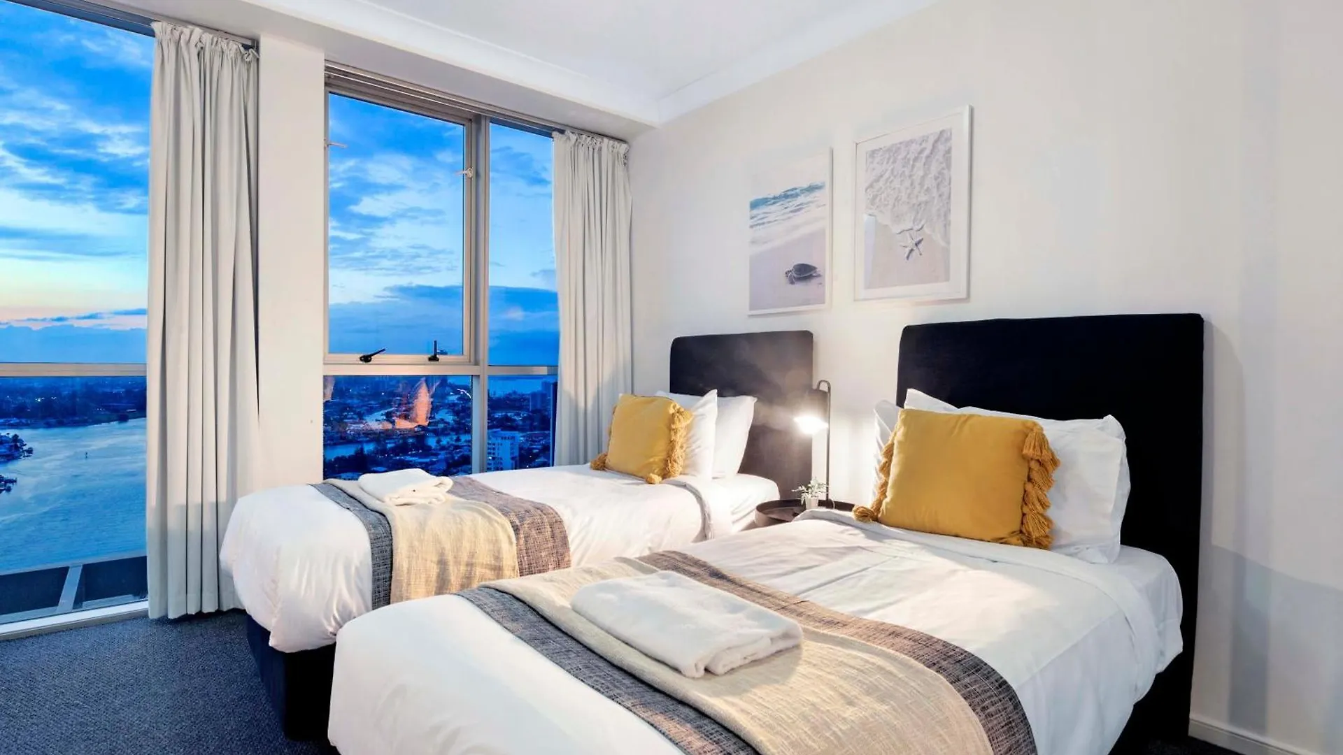 아파트 High Floor - Chevron Renaissance - Self Contained & Privately Managed - Wow *
