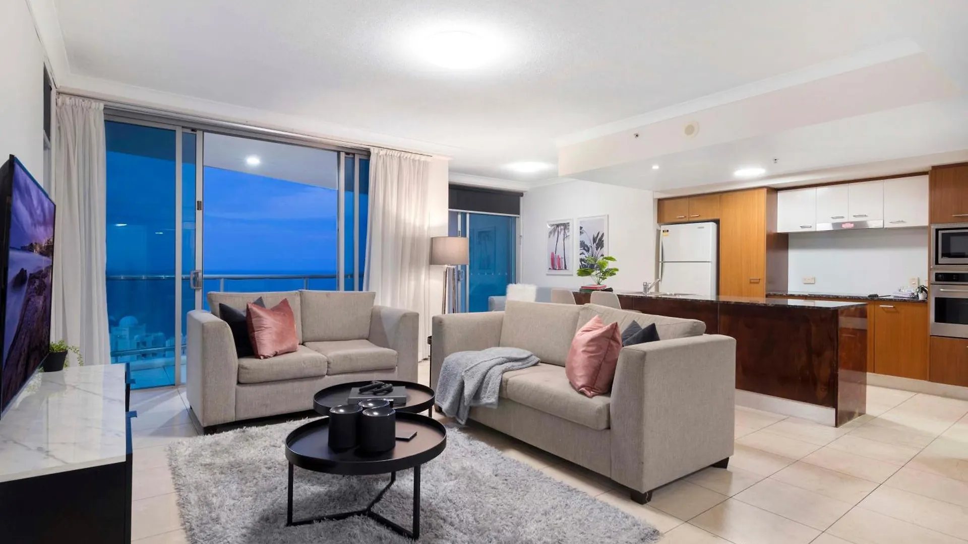 High Floor - Chevron Renaissance - Self Contained & Privately Managed - Wow 골드코스트