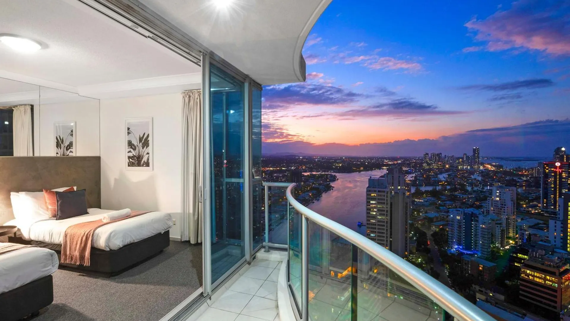 아파트 High Floor - Chevron Renaissance - Self Contained & Privately Managed - Wow
