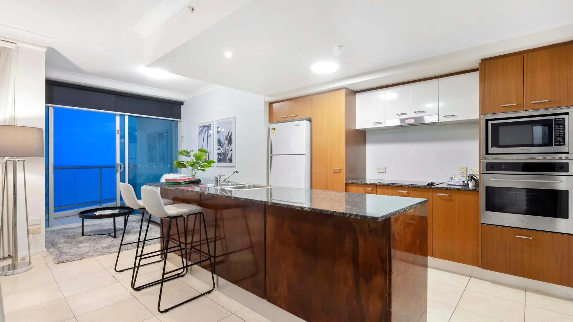아파트 High Floor - Chevron Renaissance - Self Contained & Privately Managed - Wow *