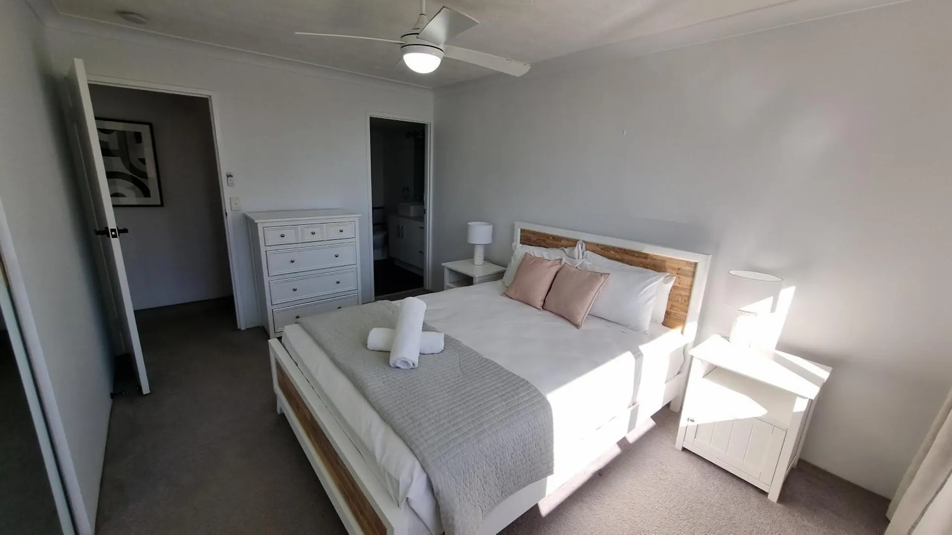 Breakers North Absolute Beachfront - Official Aparthotel Gold Coast