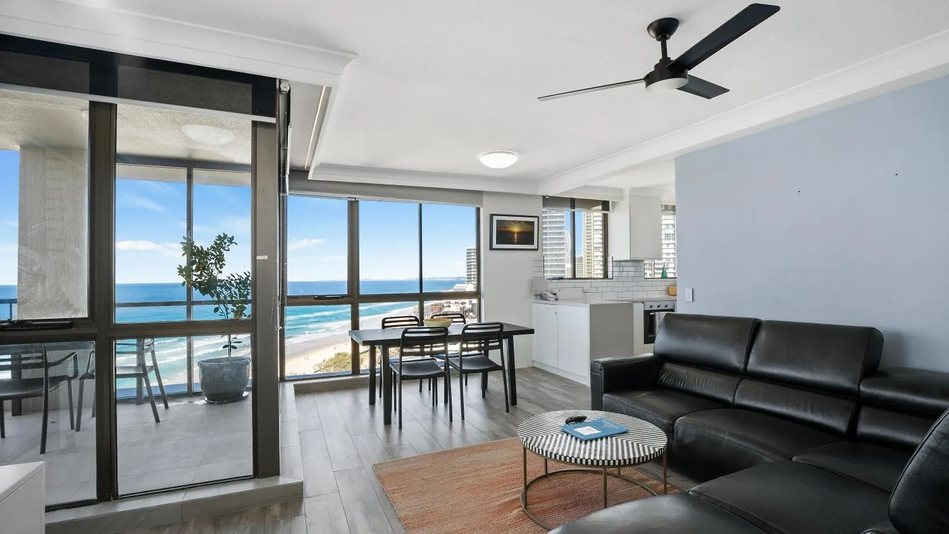 Hotel apartamentowy Capricorn One Beachside - Official