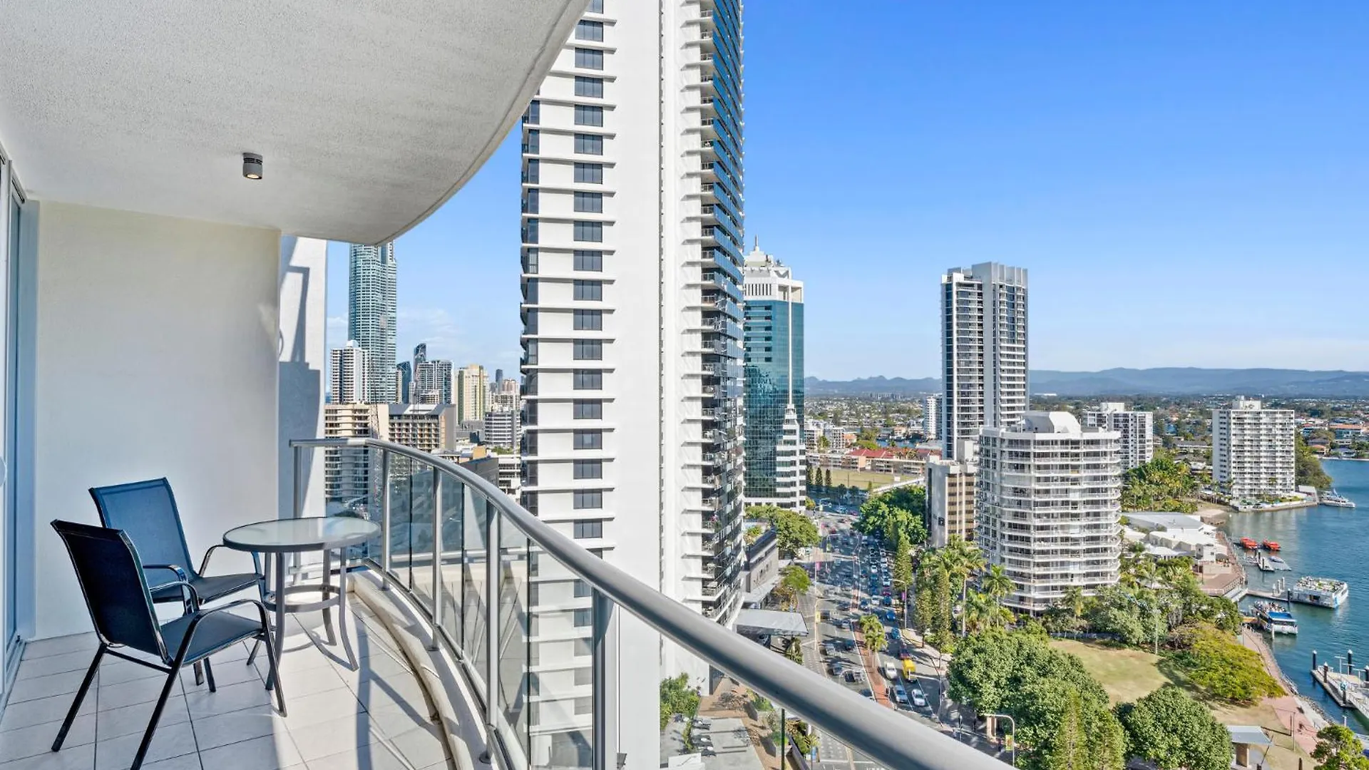 Apartamento Towers Of Chevron - Private *