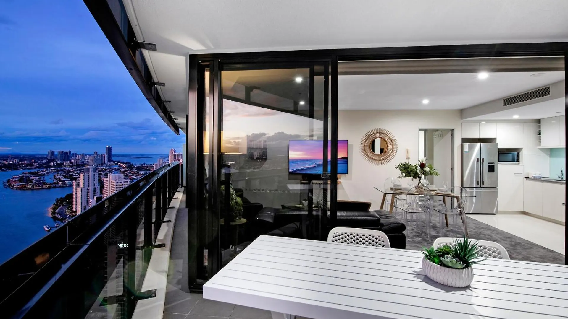 Circle On Cavill Surfers Paradise- 2 Bedroom Sky Gold Coast