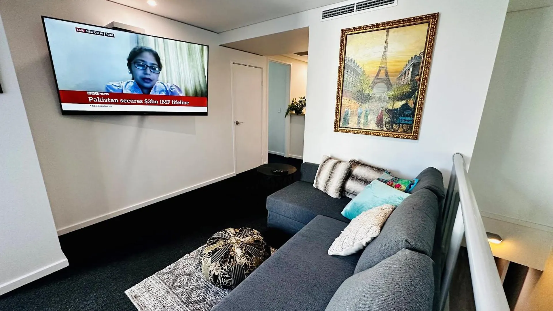 Apartment Elegant Splendor 3 Bedroom With Tram Access *