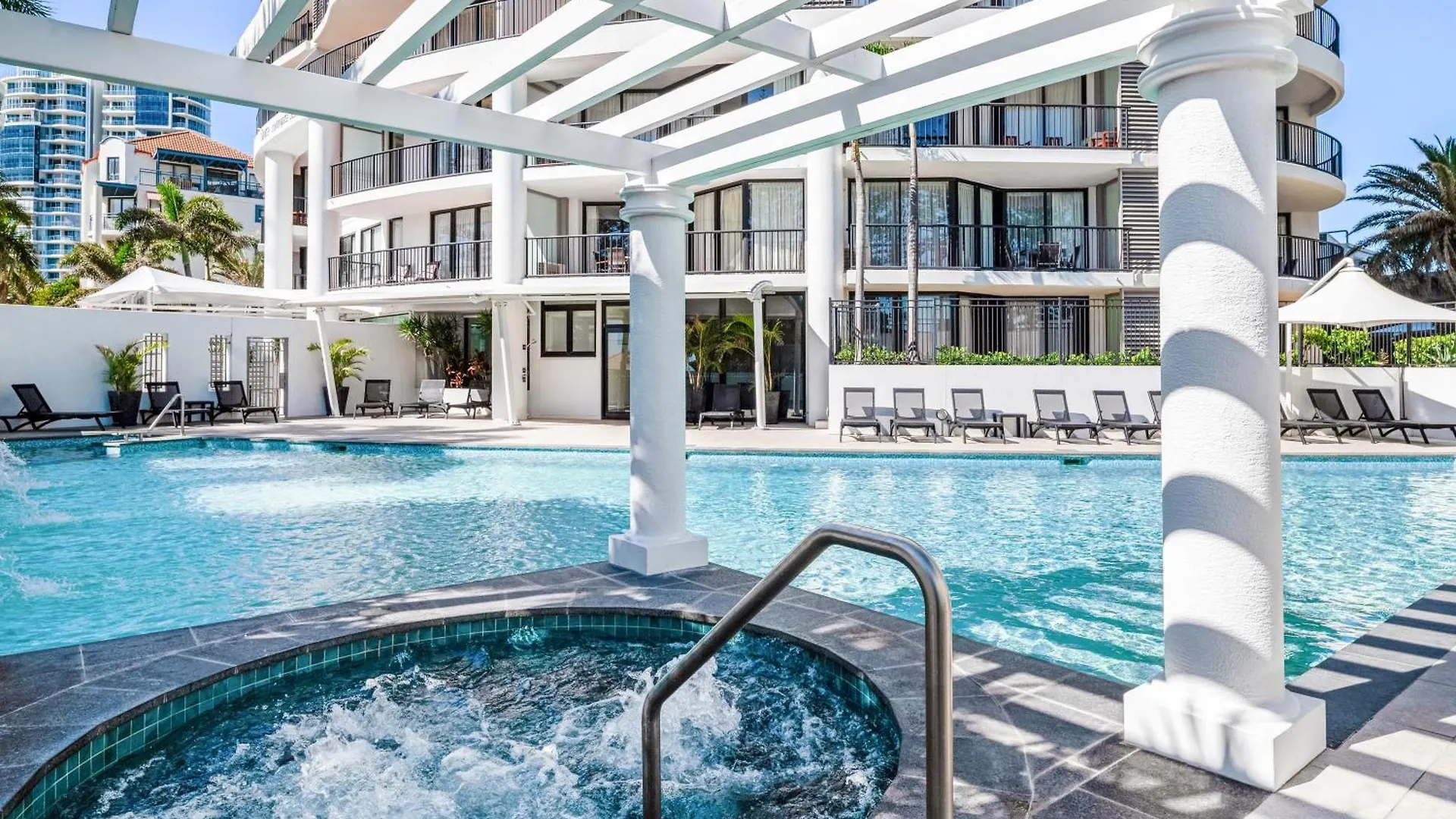 Mantra Coolangatta Aparthotel 4*