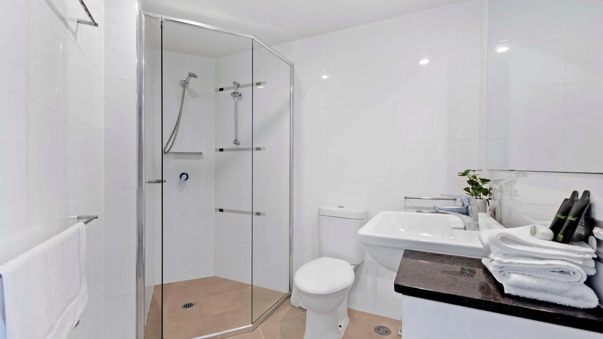 Sierra Grand Broadbeach - Self Contained & Privately Managed *