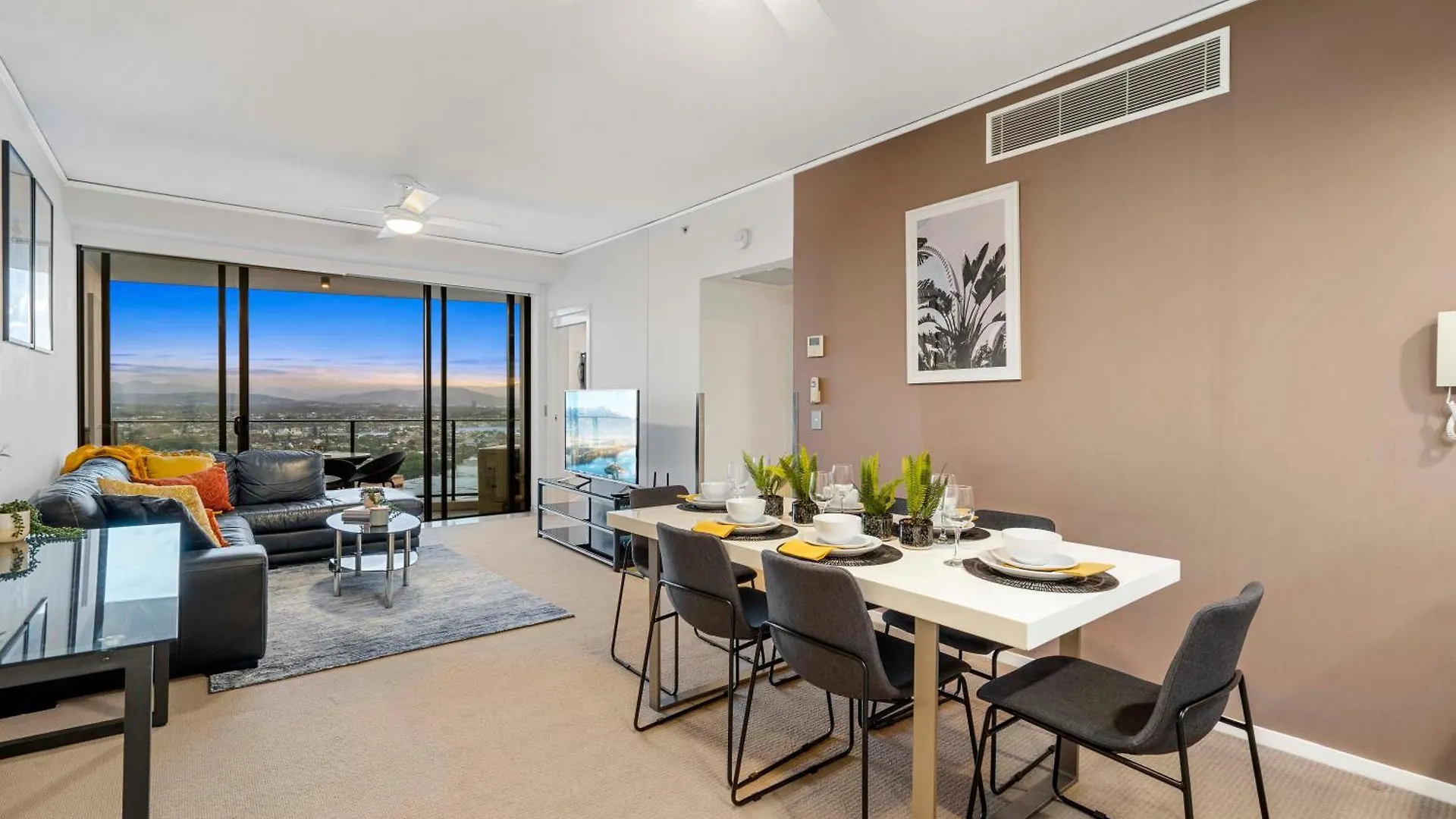 Sierra Grand Broadbeach - Self Contained & Privately Managed *
