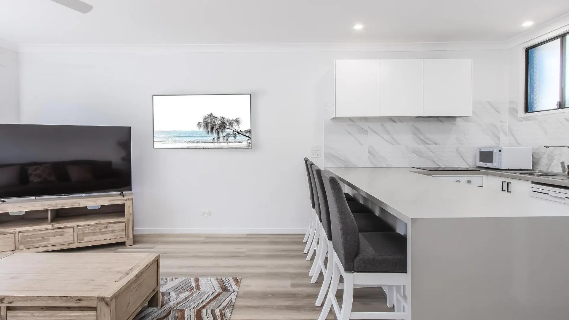 Apartment The Laneway By Burleigh Letting Company