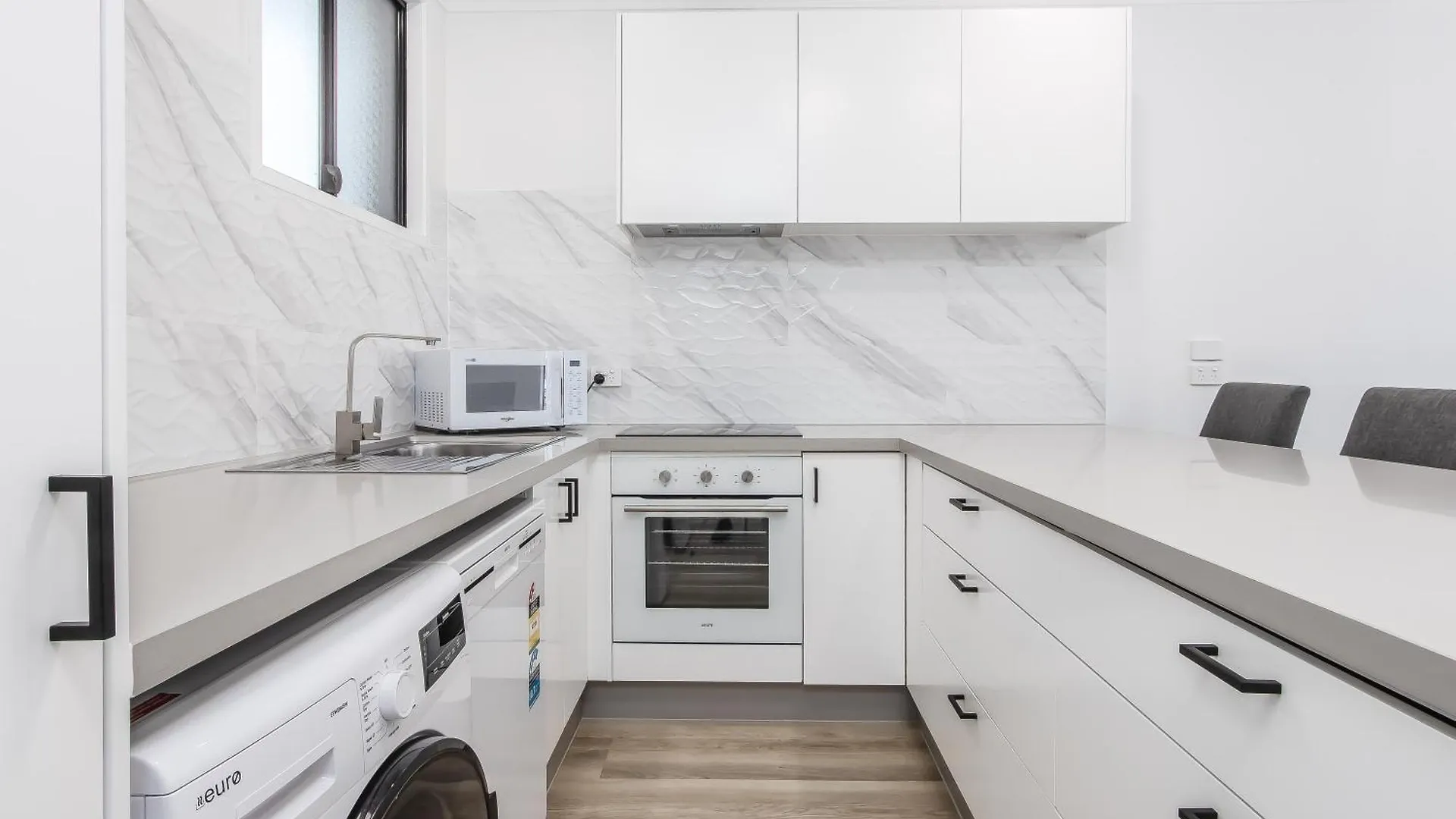 Apartment The Laneway By Burleigh Letting Company