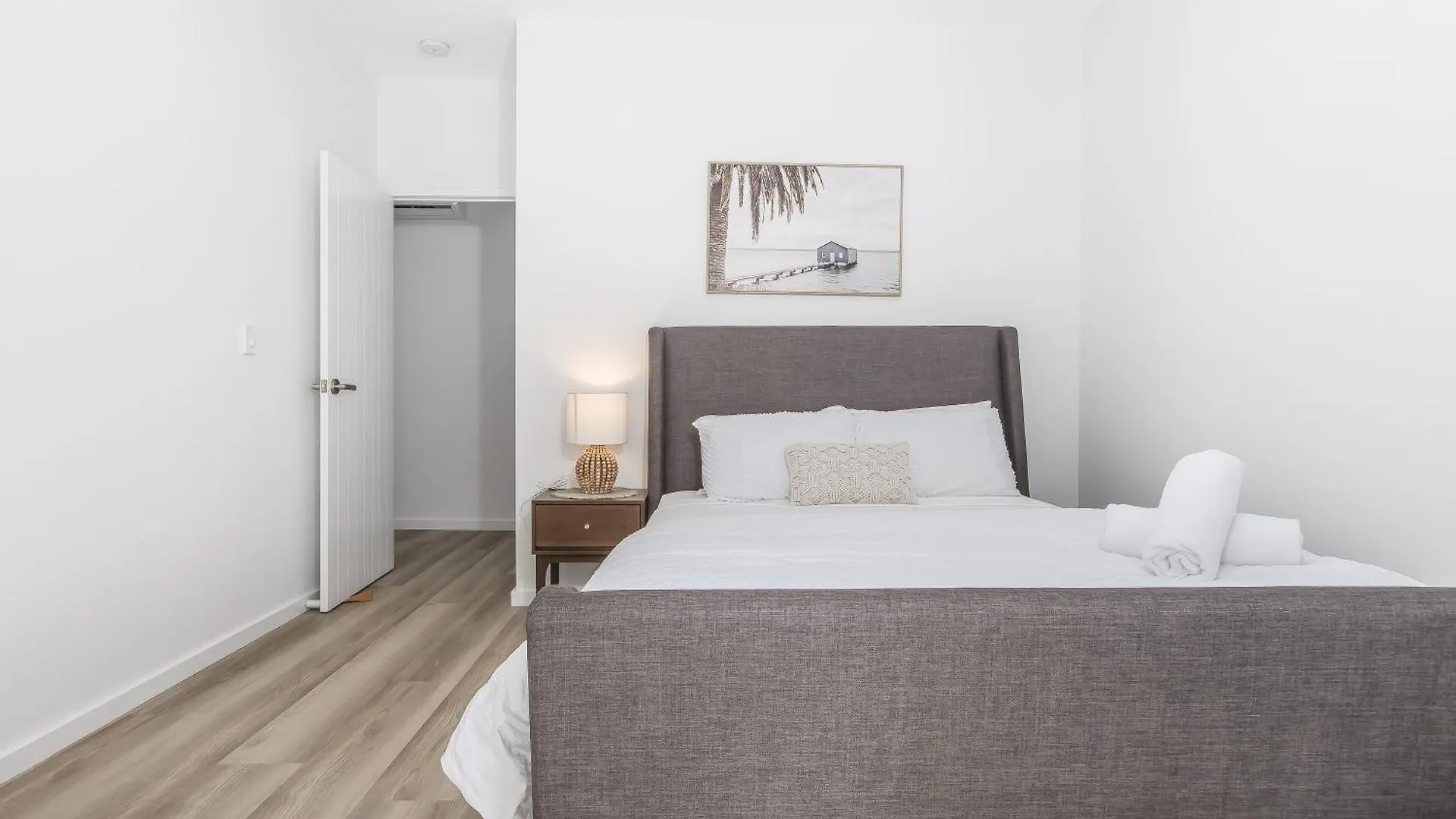 Apartment The Laneway By Burleigh Letting Company *