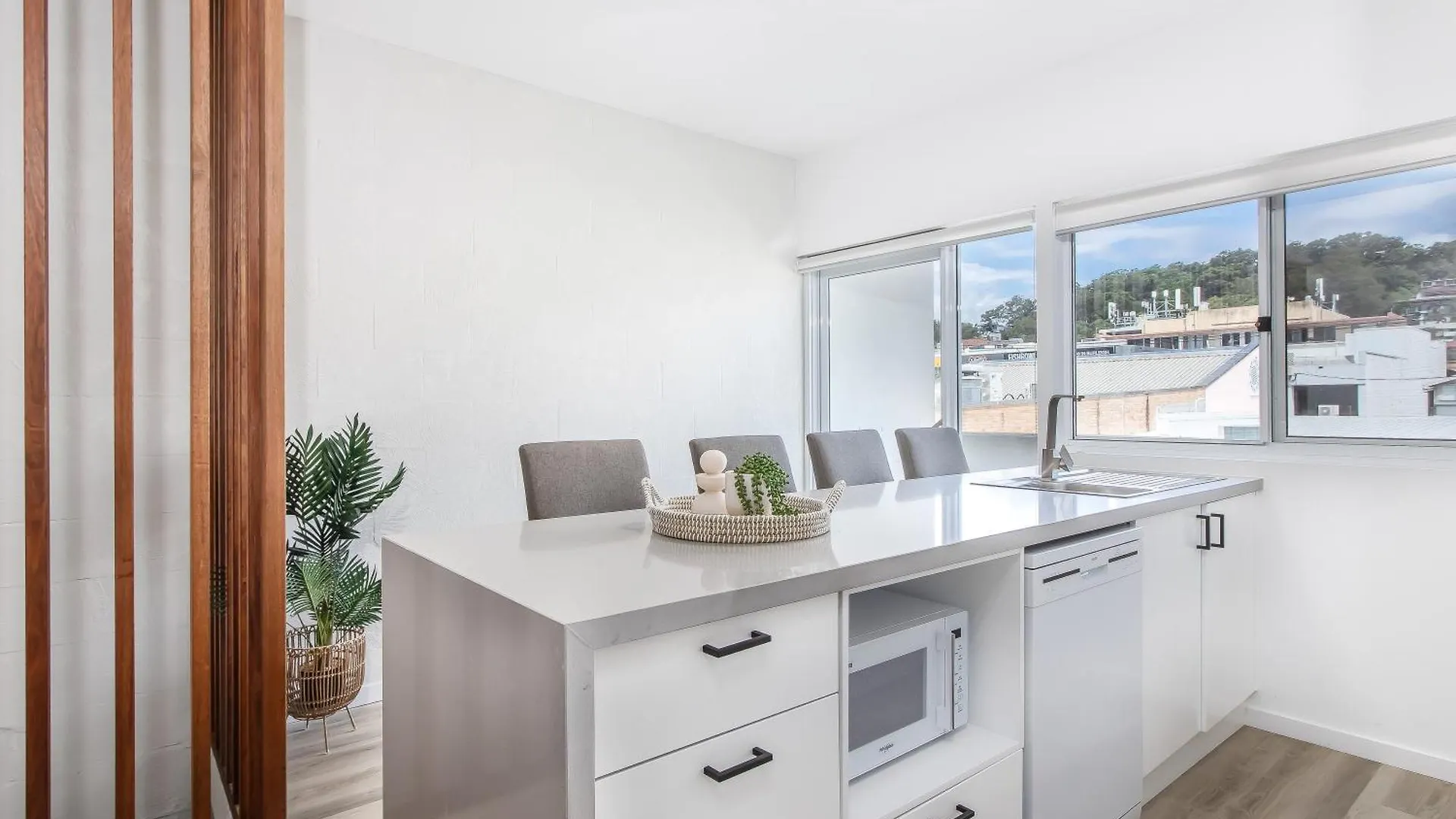Apartment The Laneway By Burleigh Letting Company *