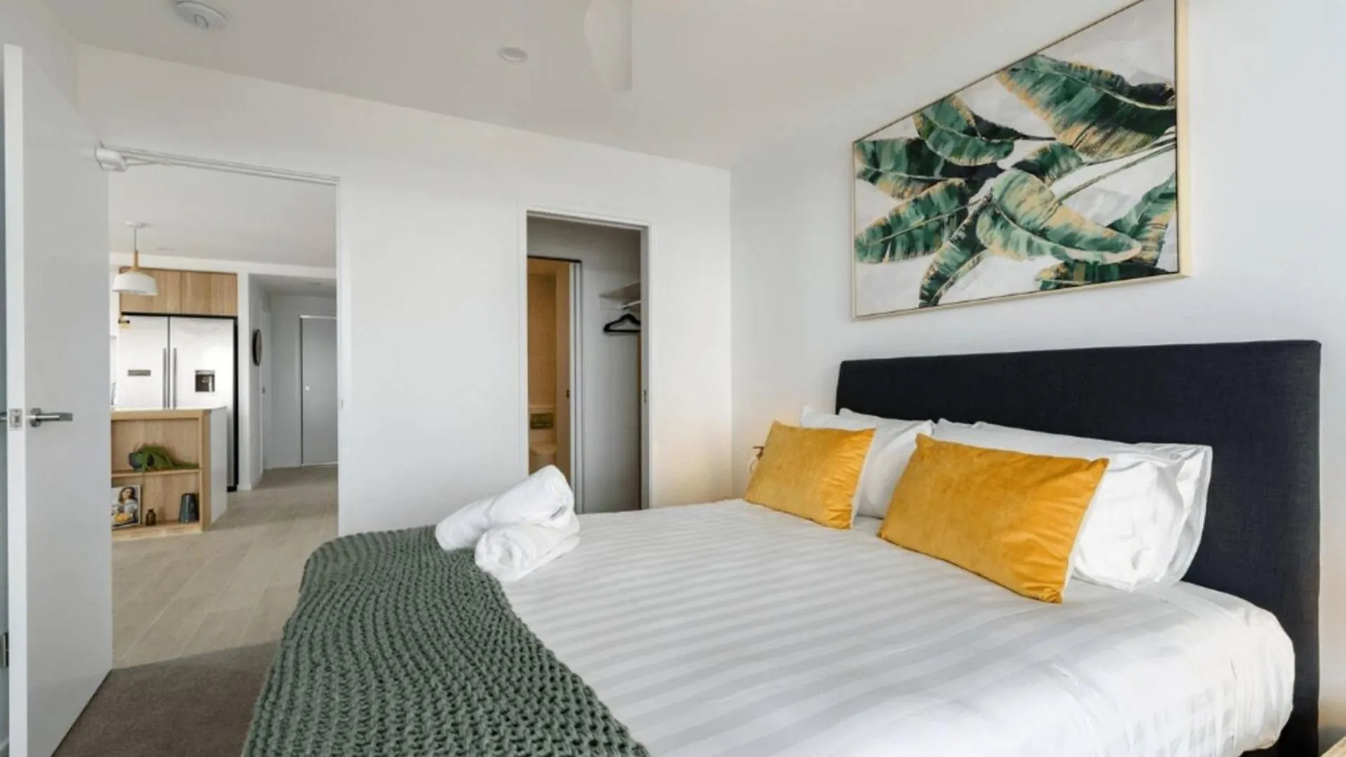 Palm Escape With Rooftop Pool - Coasthm *
