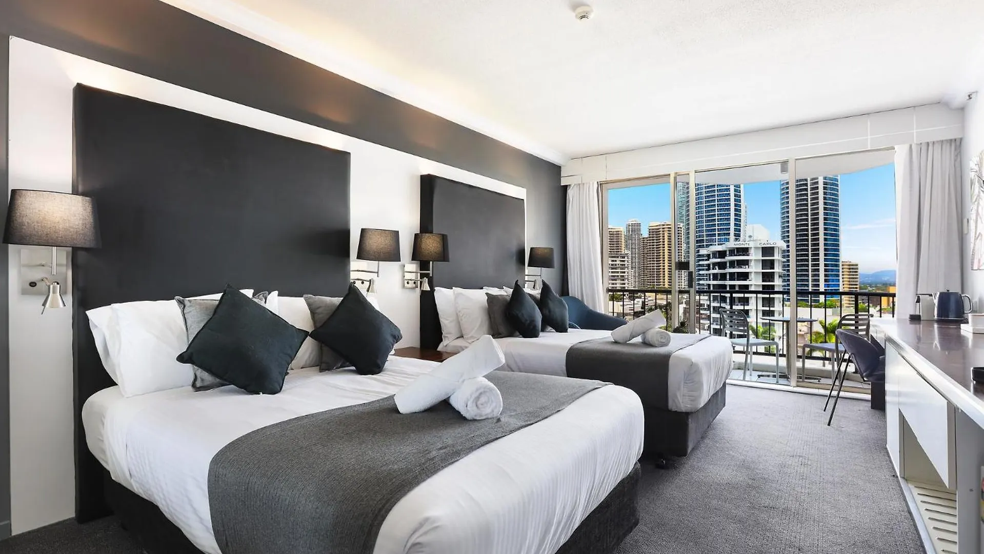 Apartment New Stunning Surfers Apartment. Gold Coast