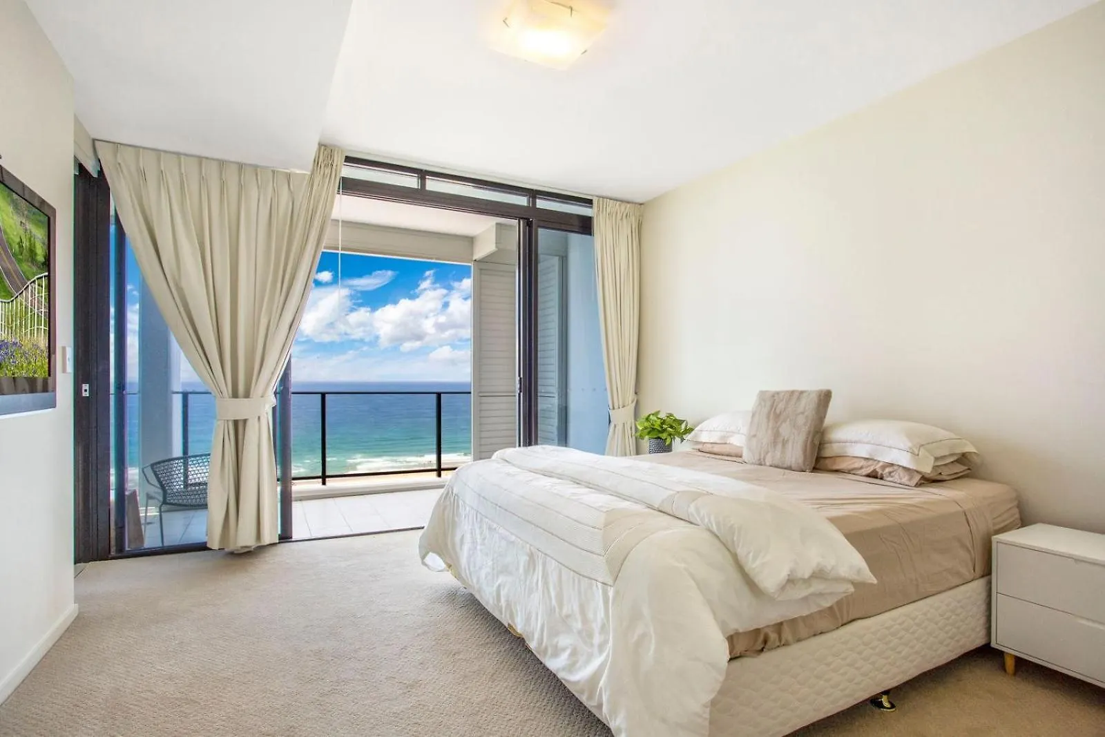 Ultra Broadbeach Resort 4*