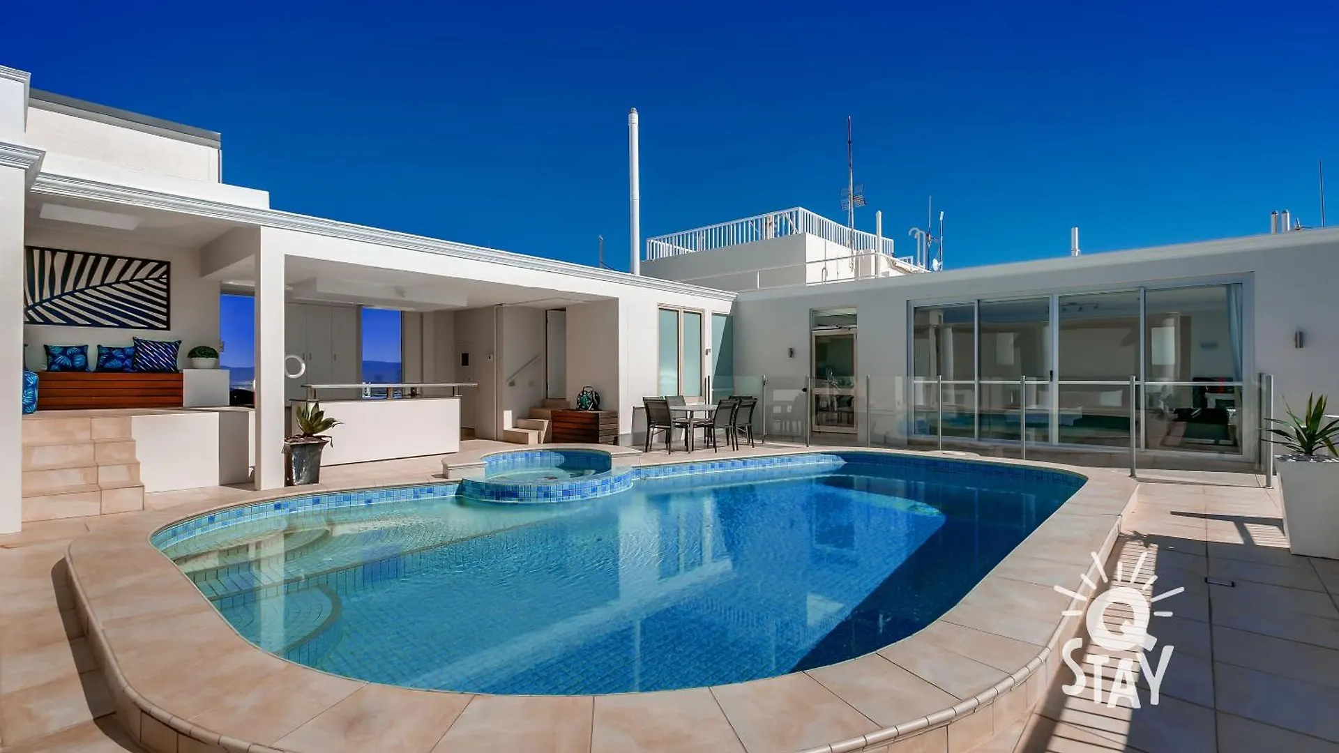 3 Bedroom Penthouse With Private Pool - Q Appartamento *