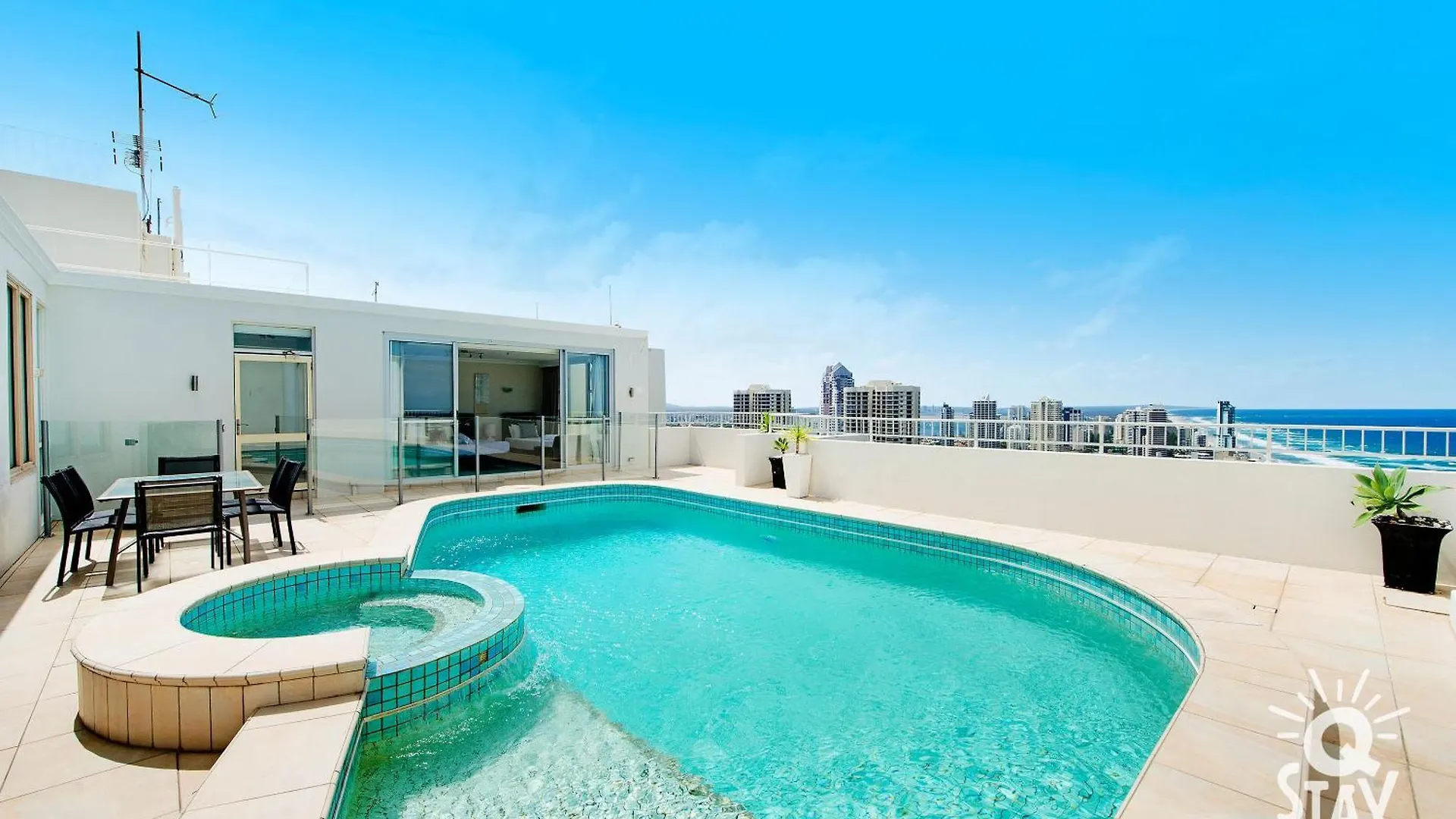3 Bedroom Penthouse With Private Pool - Q Appartamento *