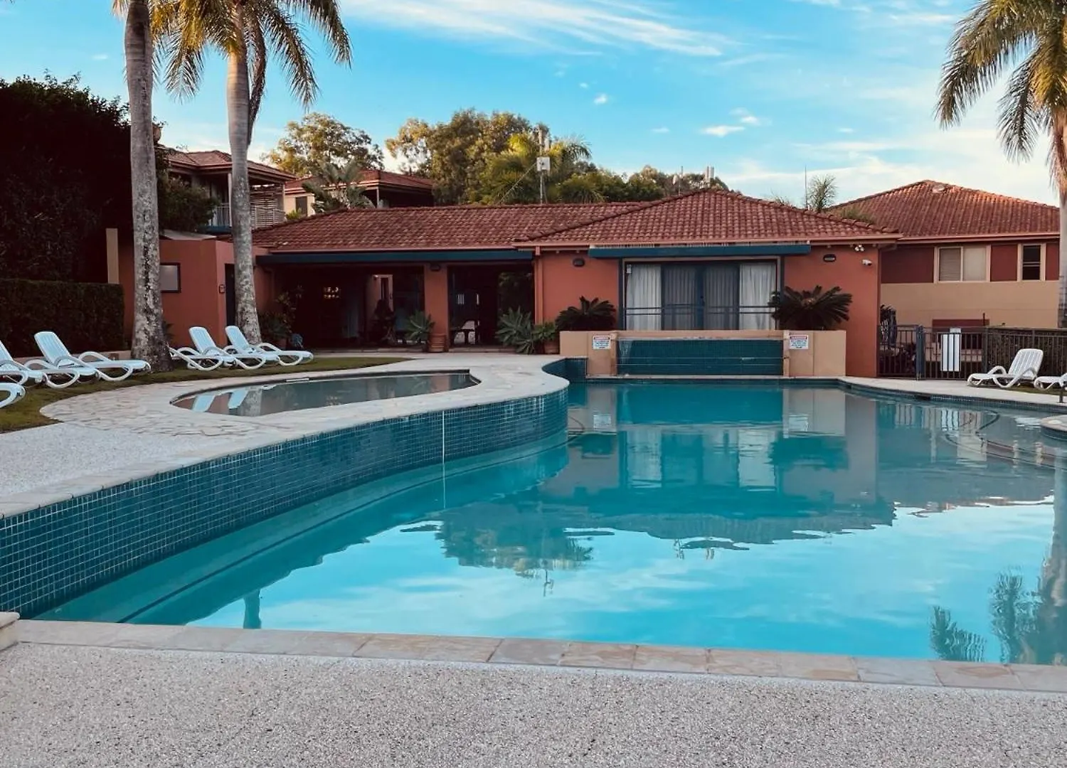 Easy Next To Bond * Gold Coast