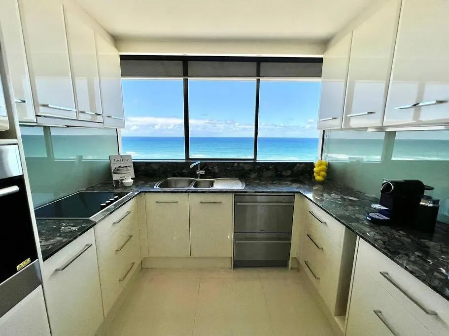 Seacrest, Surfers Front 15a