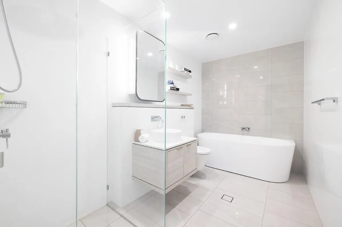 Just A Stone's Throw To The Brand New 2br * Gold Coast