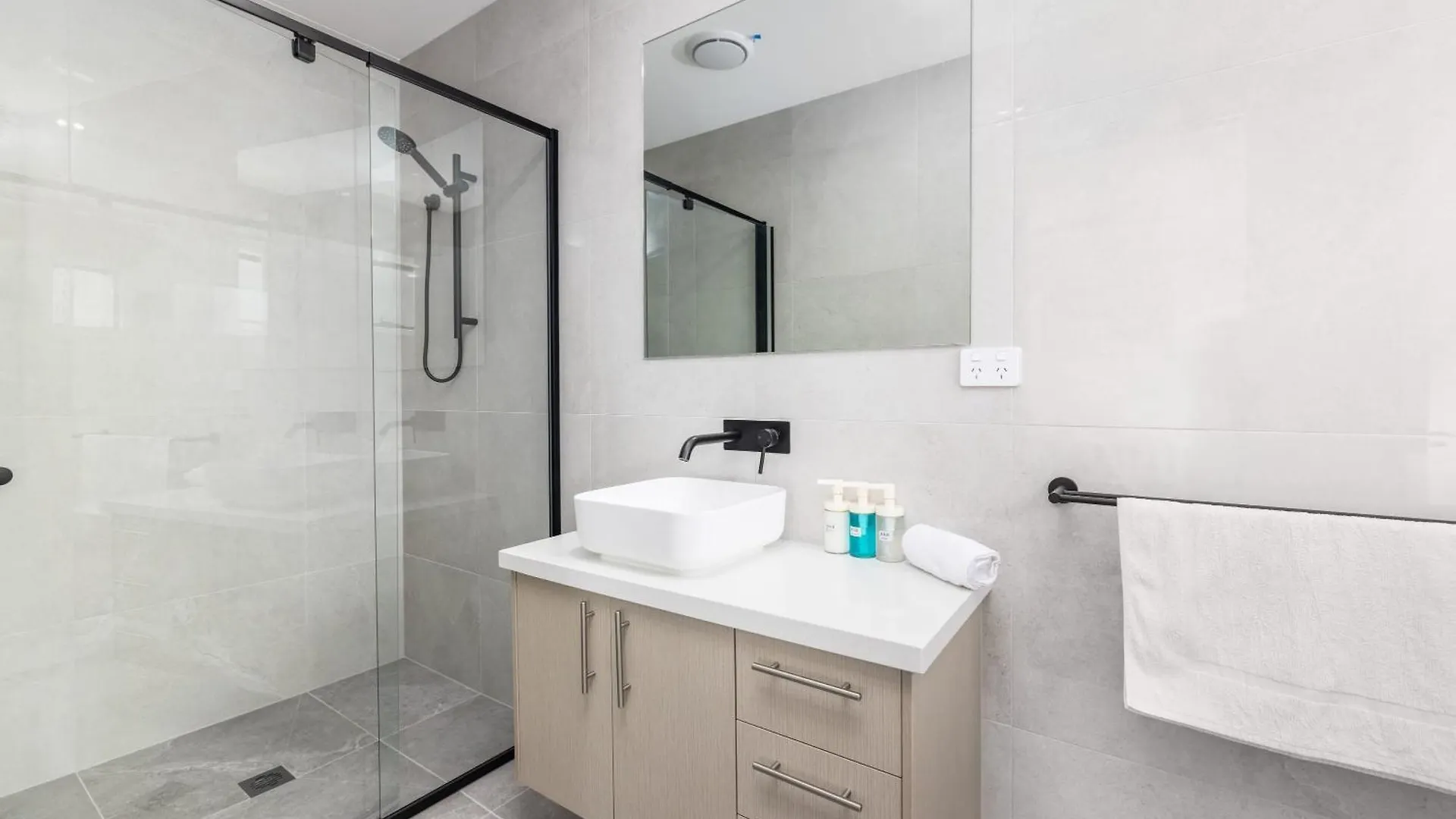 Netflix Brand New 4br Fast Nbn Ac Free Parking Сasa de vacaciones