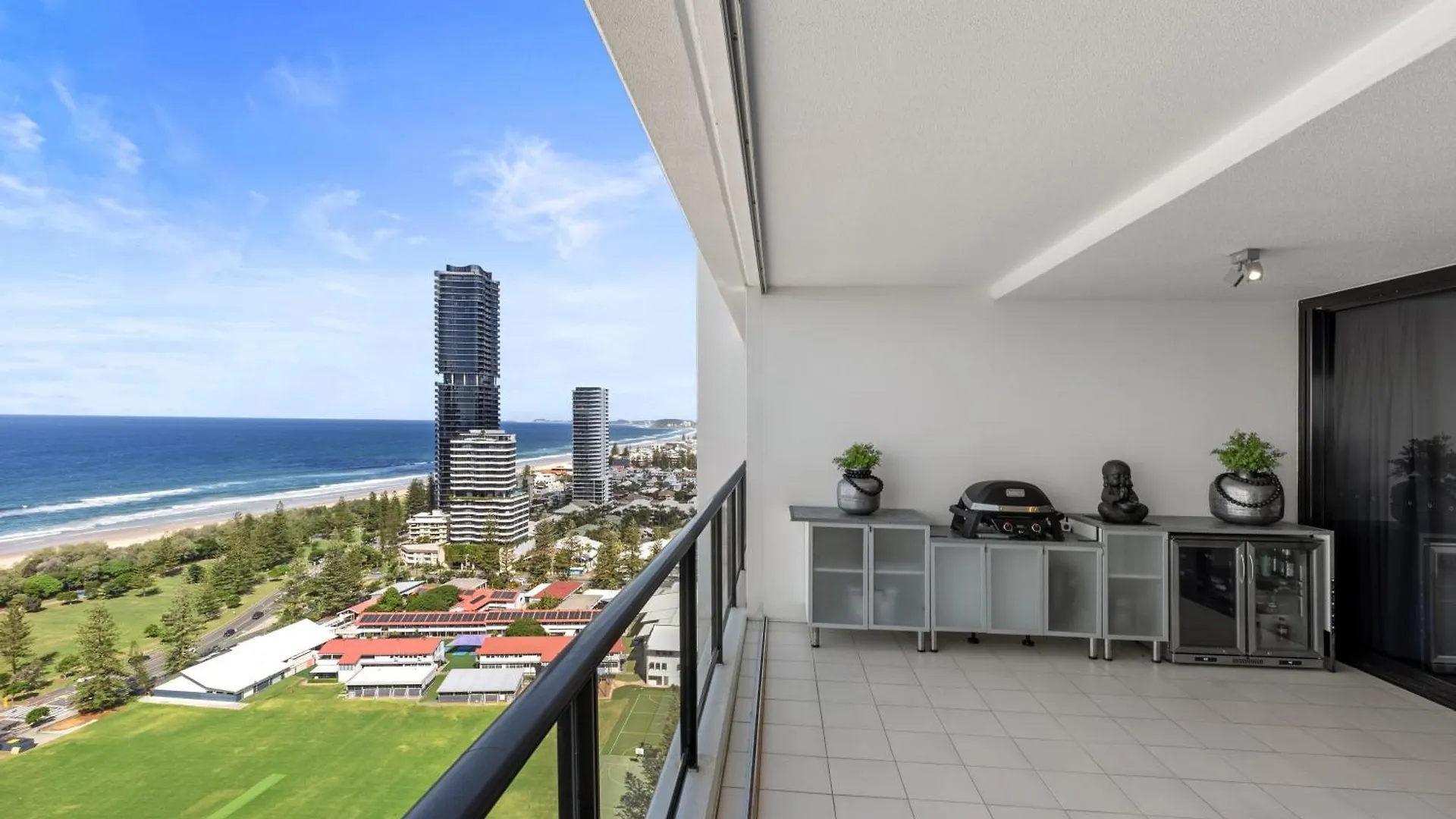 Resort Ultra Broadbeach 4*