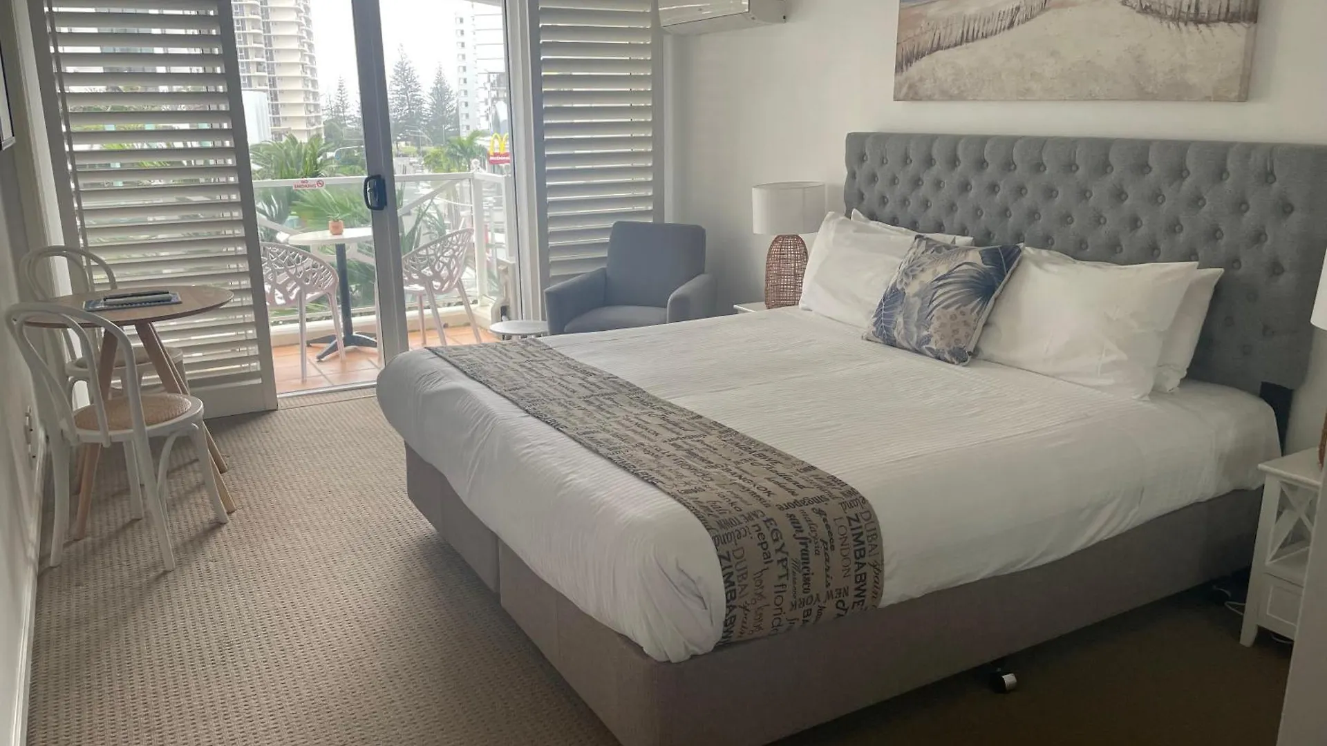Aparthotel Broadbeach 4*