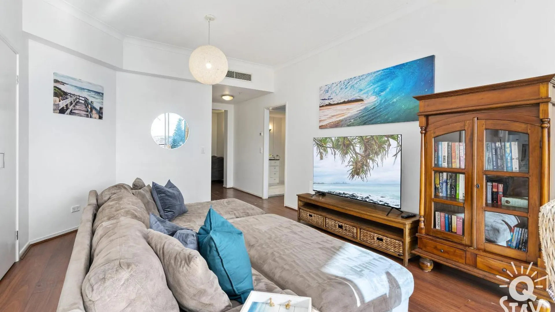 Chevron Renaissance Surfers Paradise Mid Week Madness Deal - Q