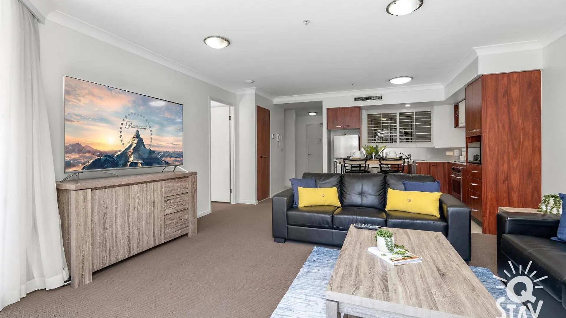 아파트 Chevron Renaissance Surfers Paradise Mid Week Madness Deal - Q *