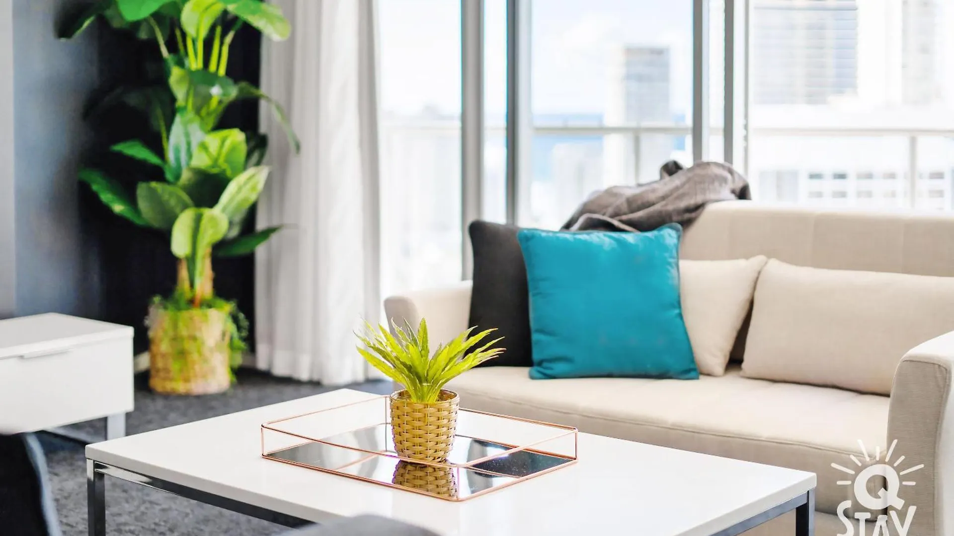 Chevron Renaissance Surfers Paradise Mid Week Madness Deal - Q