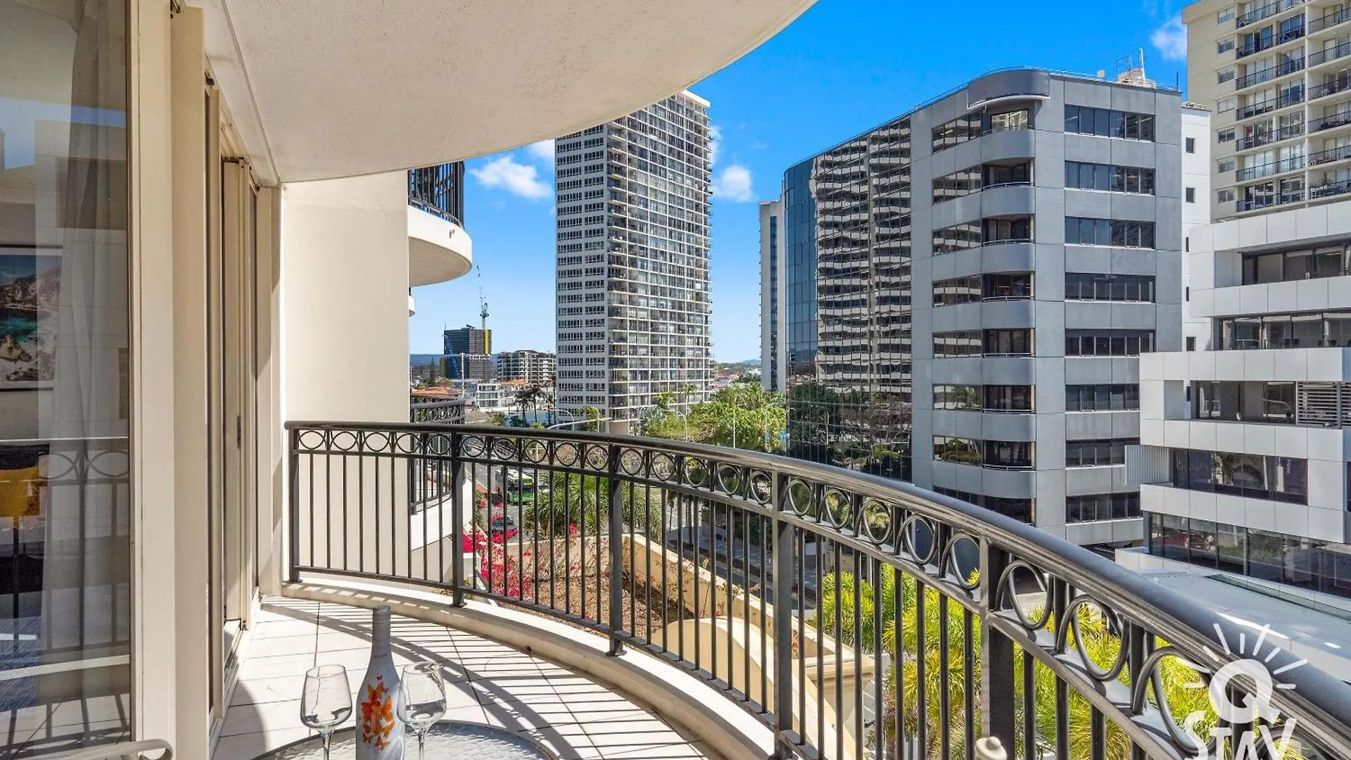 Chevron Renaissance Surfers Paradise Mid Week Madness Deal - Q
