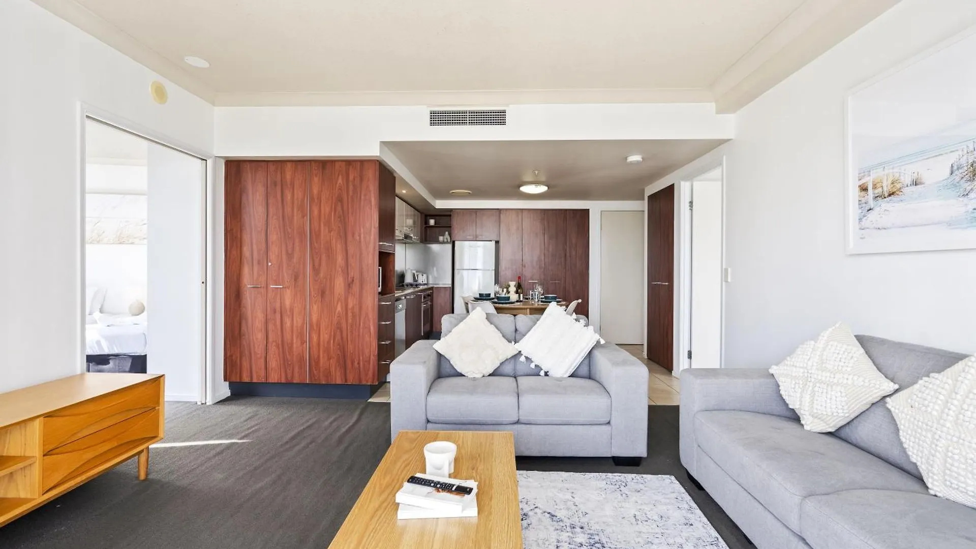 Chevron Renaissance Surfers Paradise Mid Week Madness Deal - Q 골드코스트