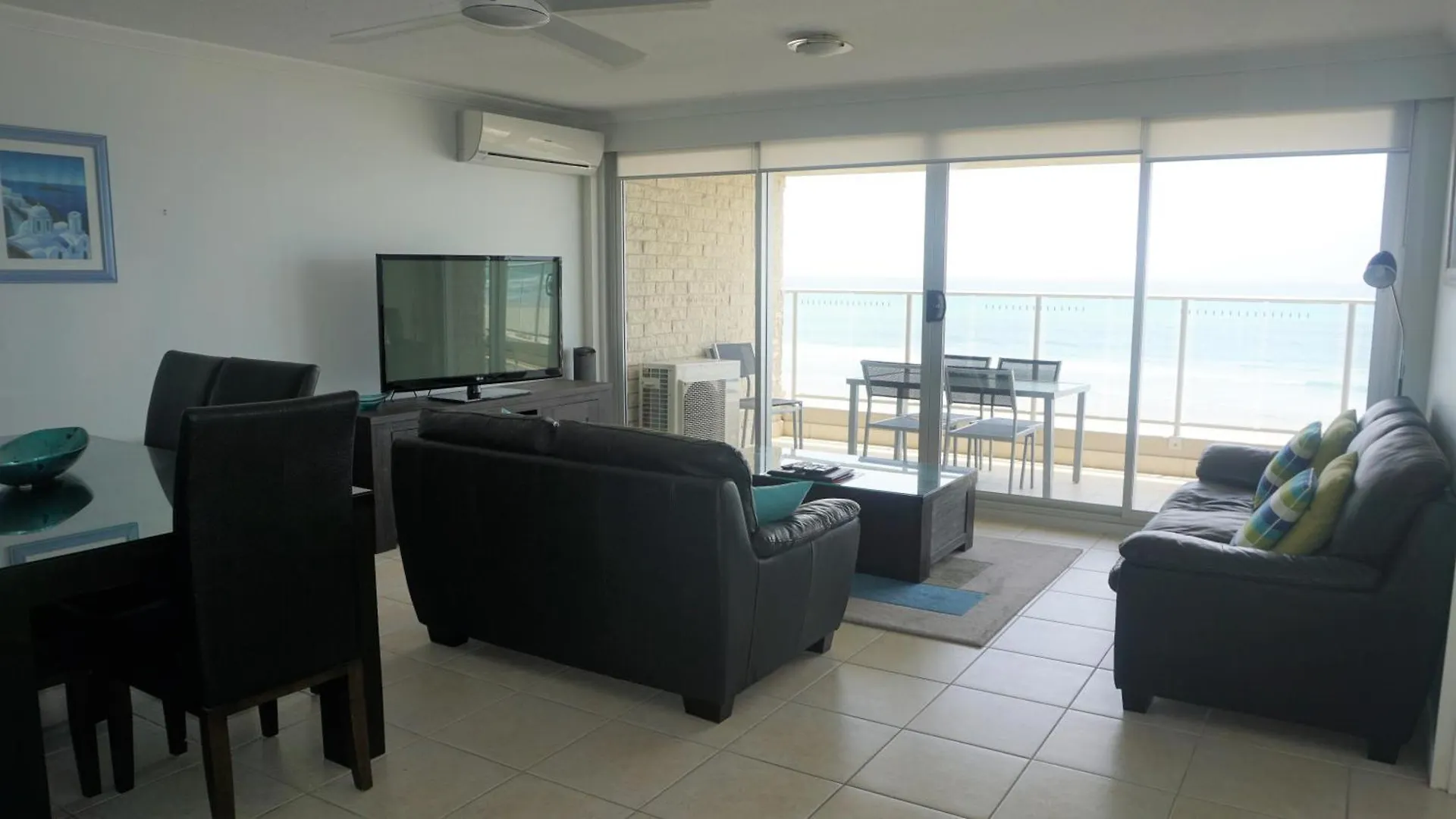 Pacific Surf Absolute Beachfront Апарт-отель
