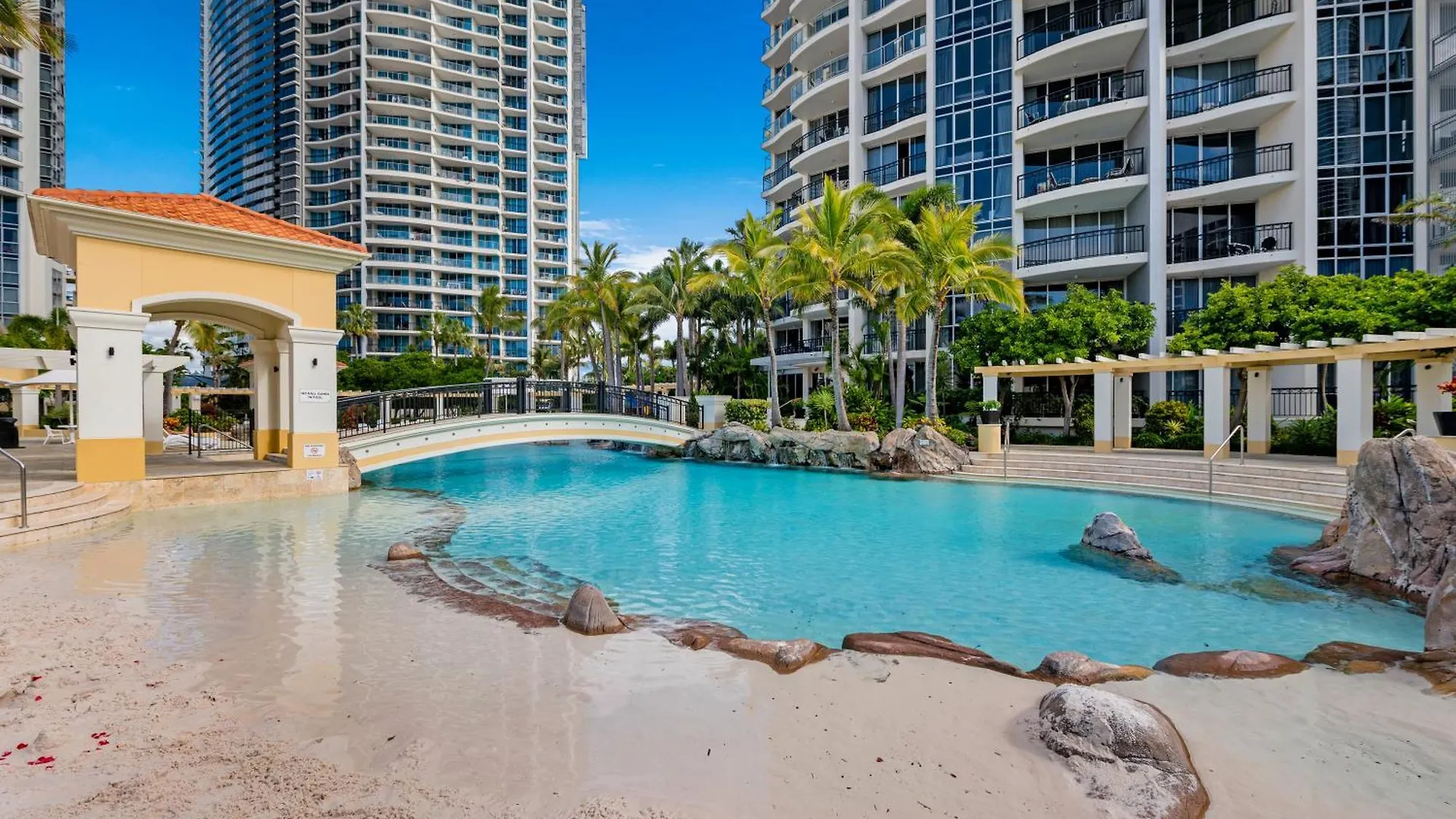 Chevron Renaissance Surfers Paradise Sleeps 10 1st Floor - Optimise *