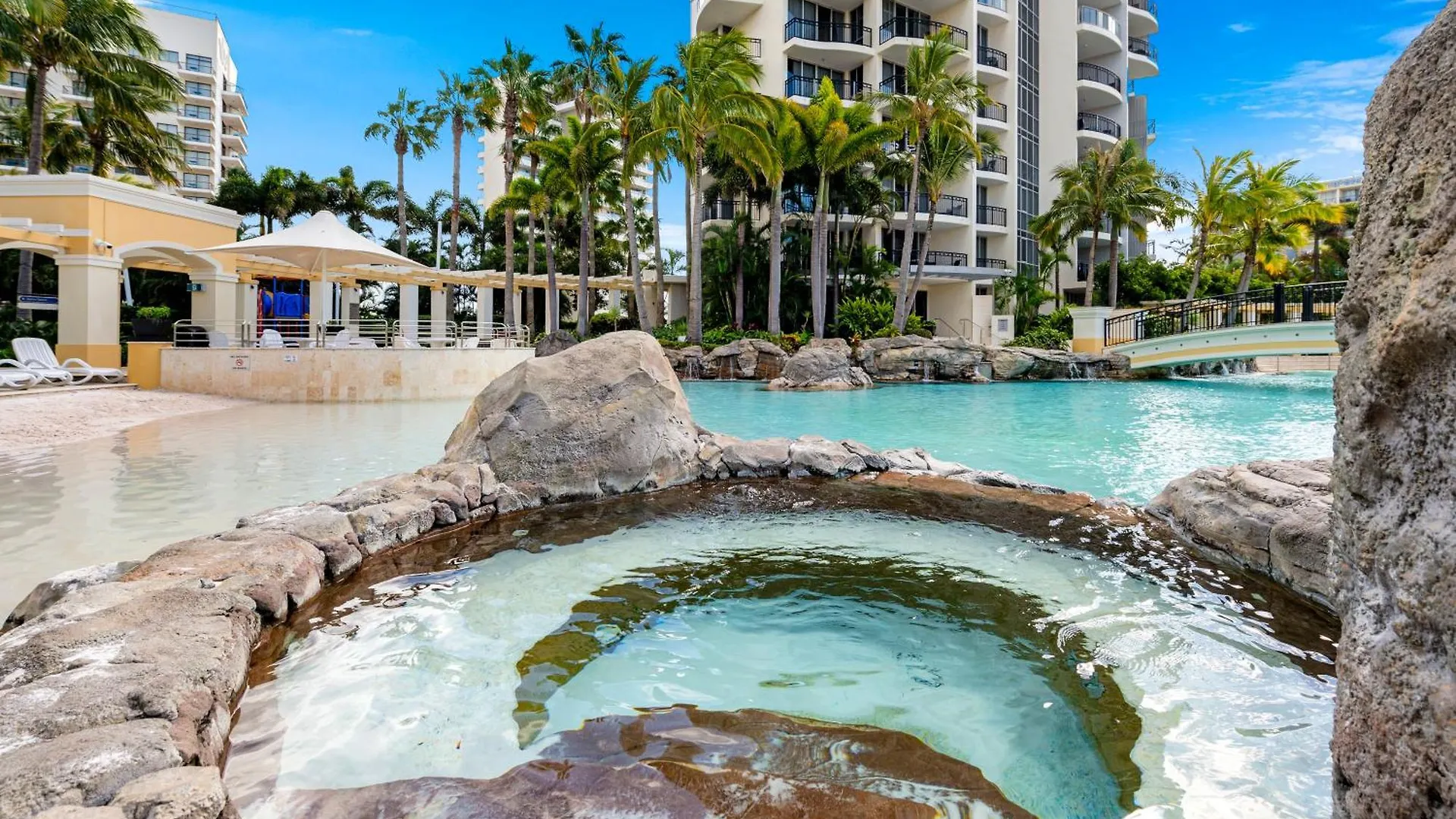 Chevron Renaissance Surfers Paradise Sleeps 10 1st Floor - Optimise Apartment *