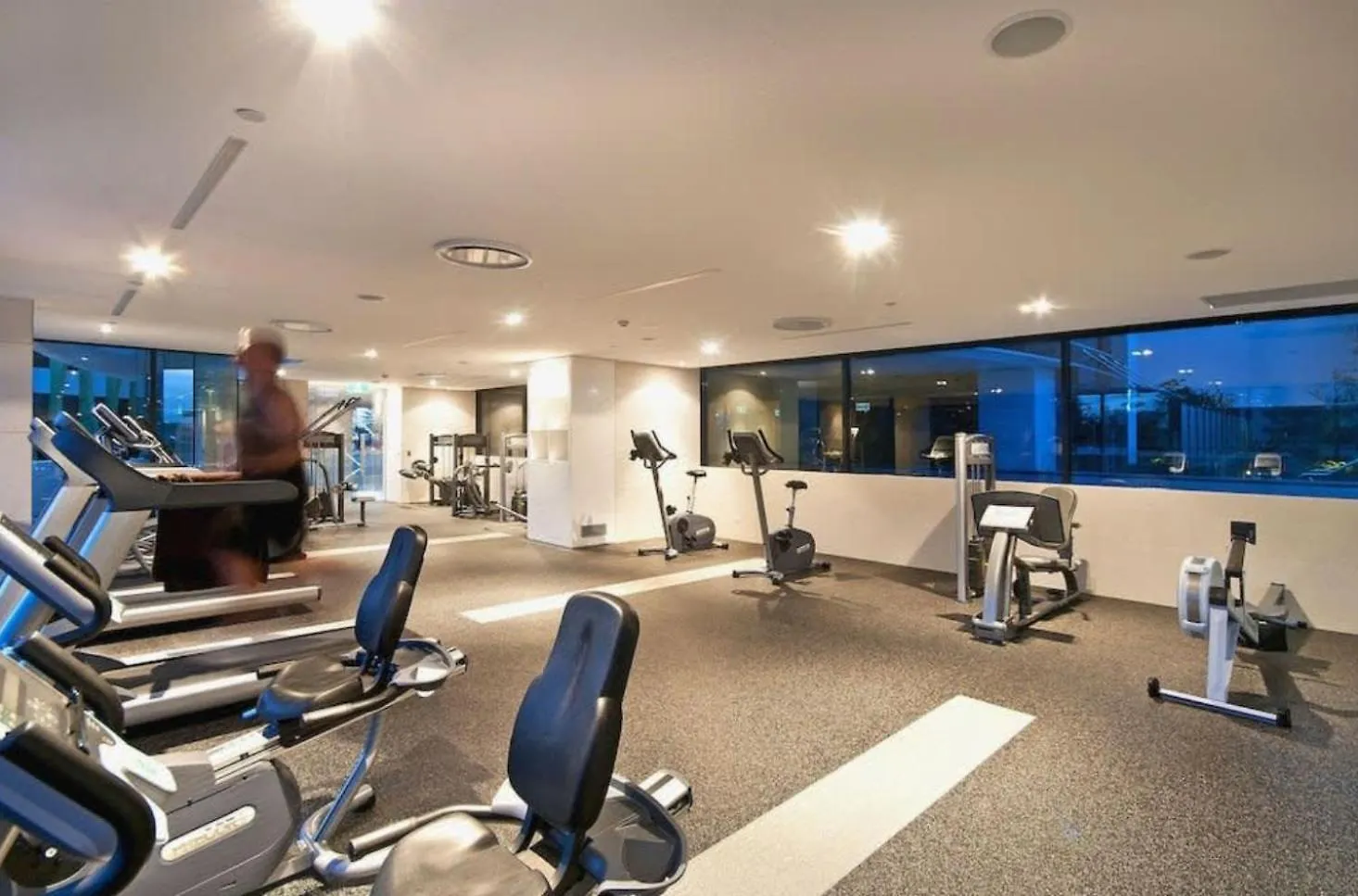 Luxury Oracle Tower 1 2bed 2bath 1 Car *