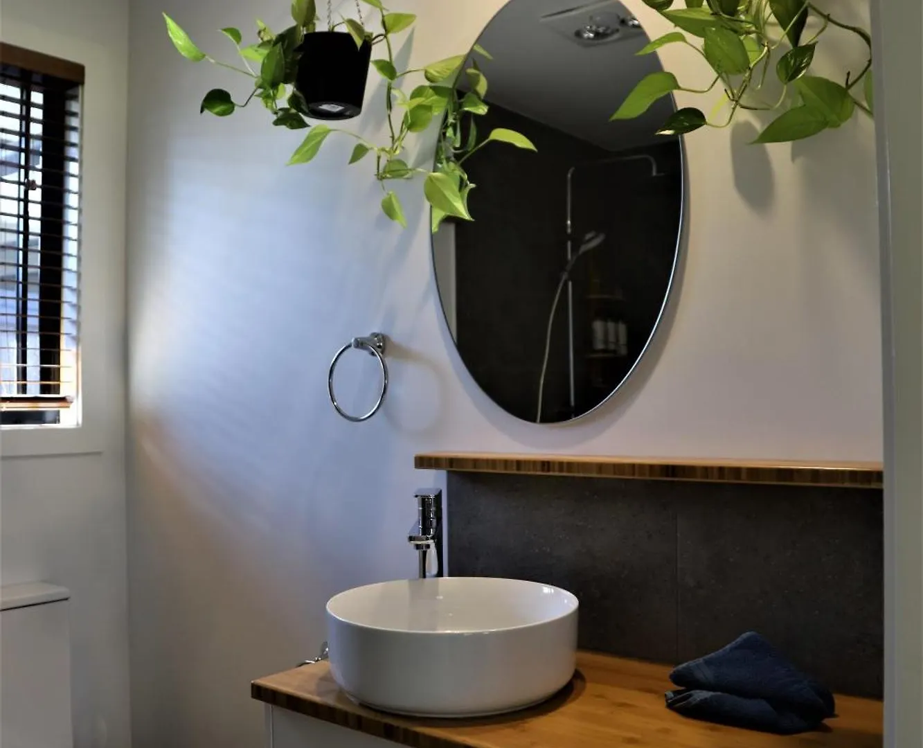 'stay In Carrara' A Private Guest Not A Share House *
