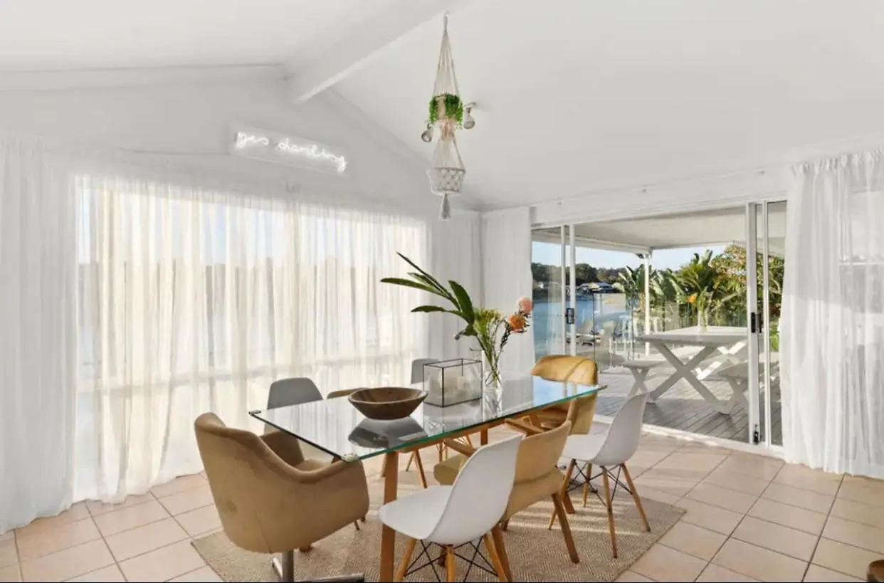 펜션 Sandy Toes & Sunsets On The Creek In Palm Beach, Qld! 골드코스트