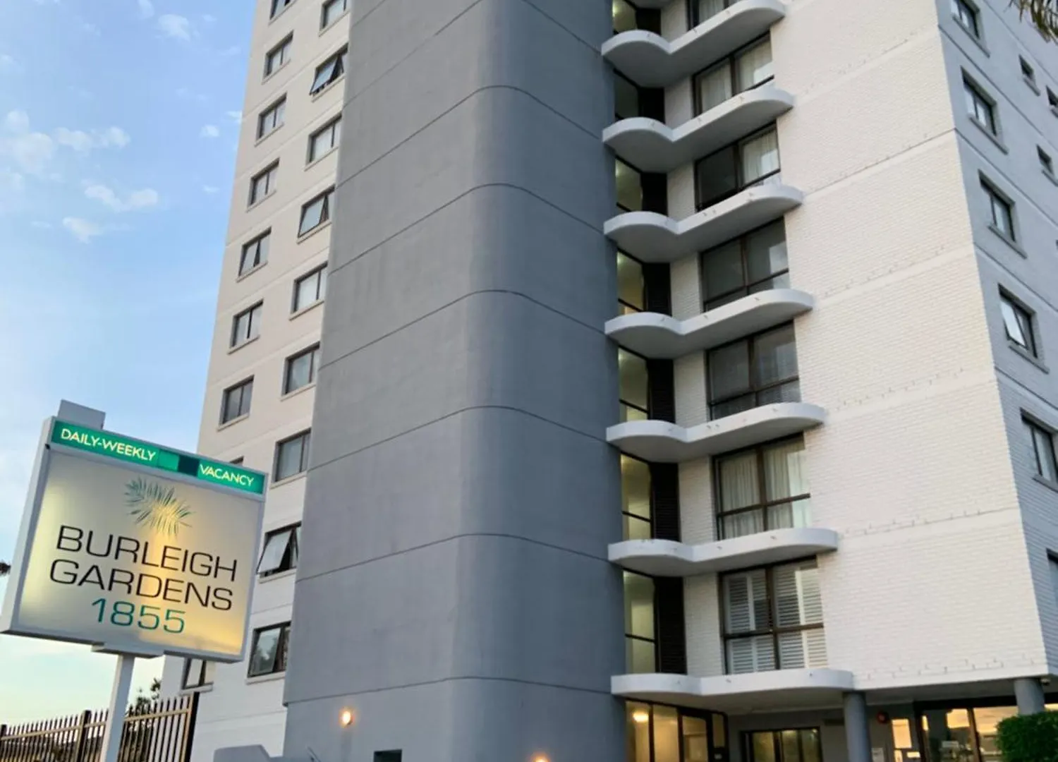 Aparthotel Burleigh Gardens North Hi-rise 3*