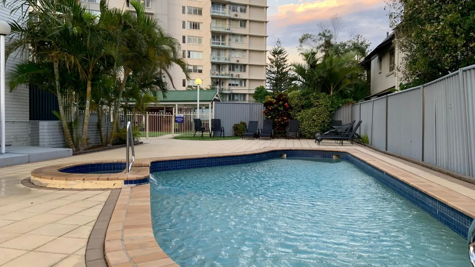 Burleigh Gardens North Hi-rise Aparthotel 3*