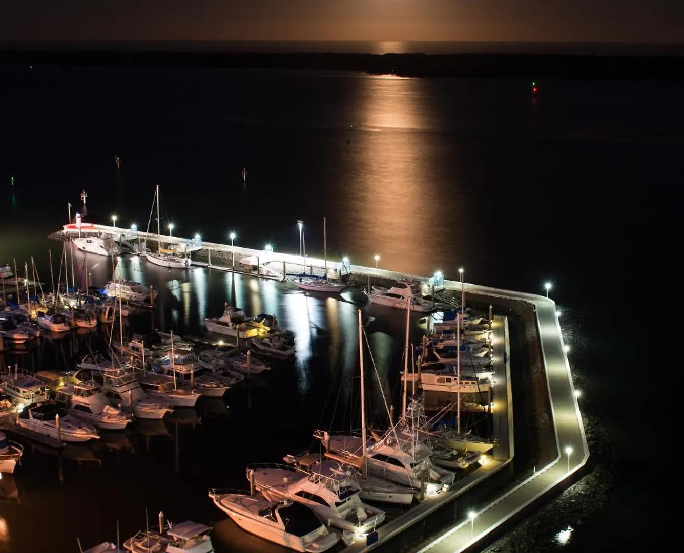 Broadwater Shores Waterfront Gold Coast