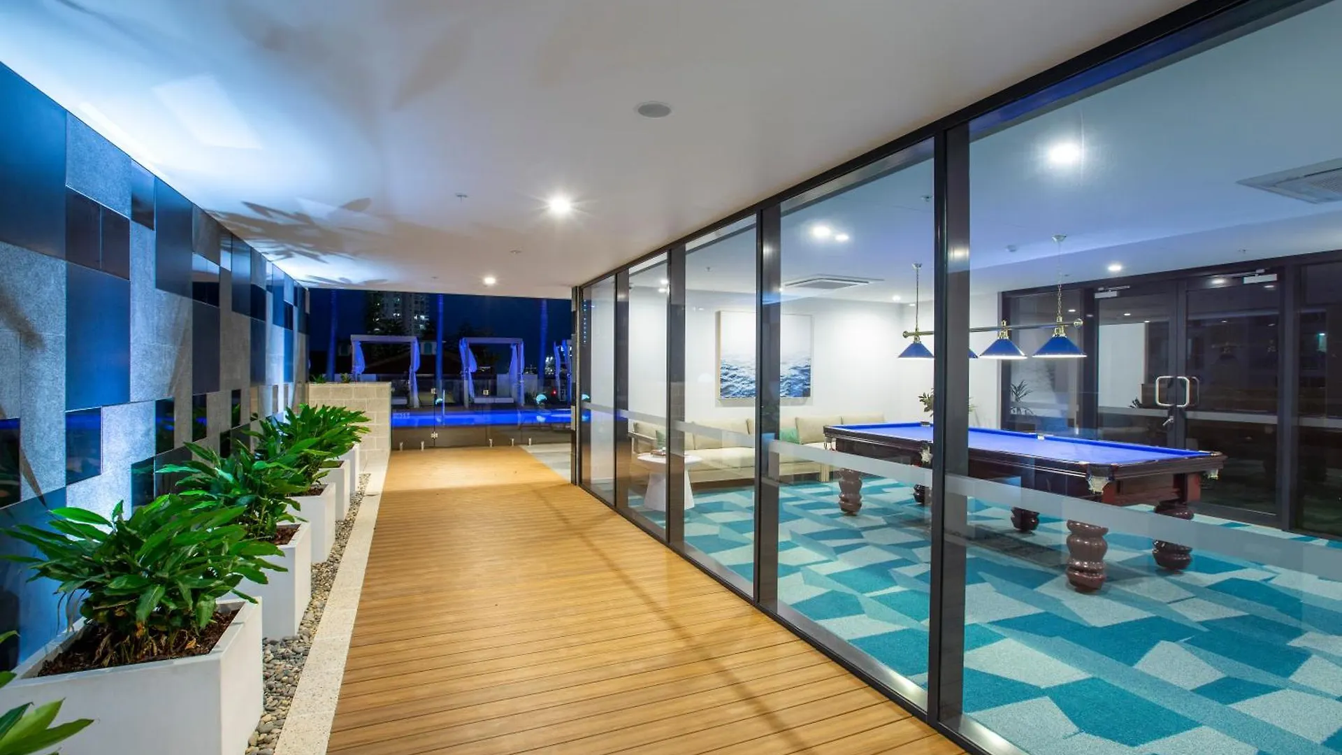 Qube Broadbeach Apart Otel Gold Coast