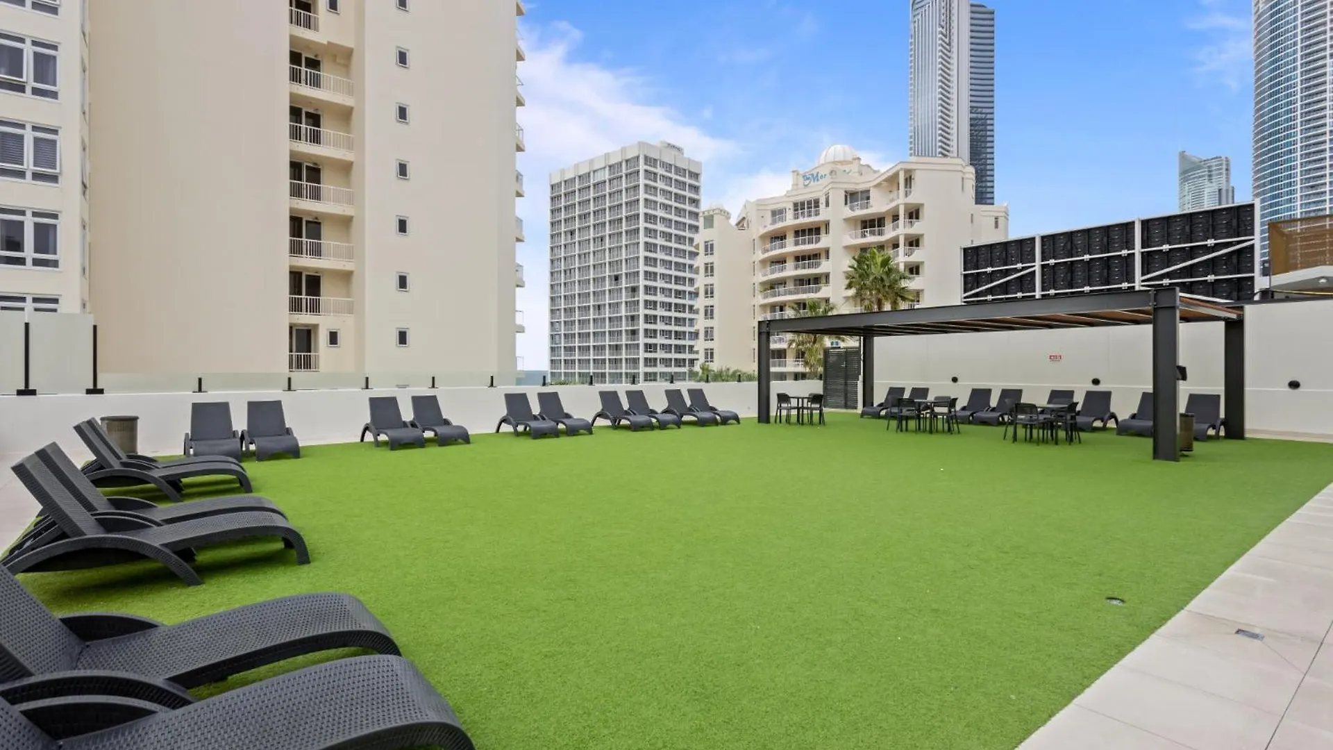 Cosy Studio With Ocean Views & Rooftop Jacuzzis Gold Coast