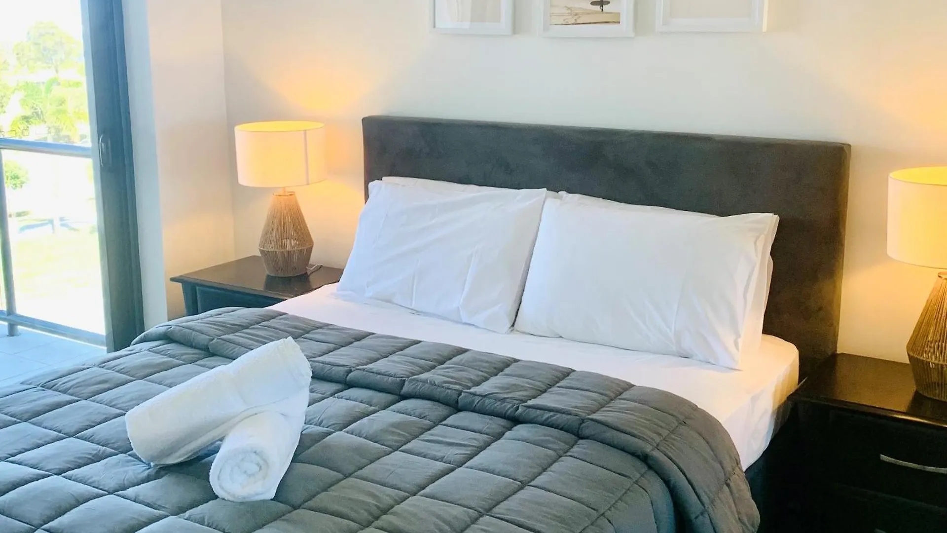 Aparthotel Aqualine On The Broadwater 4*