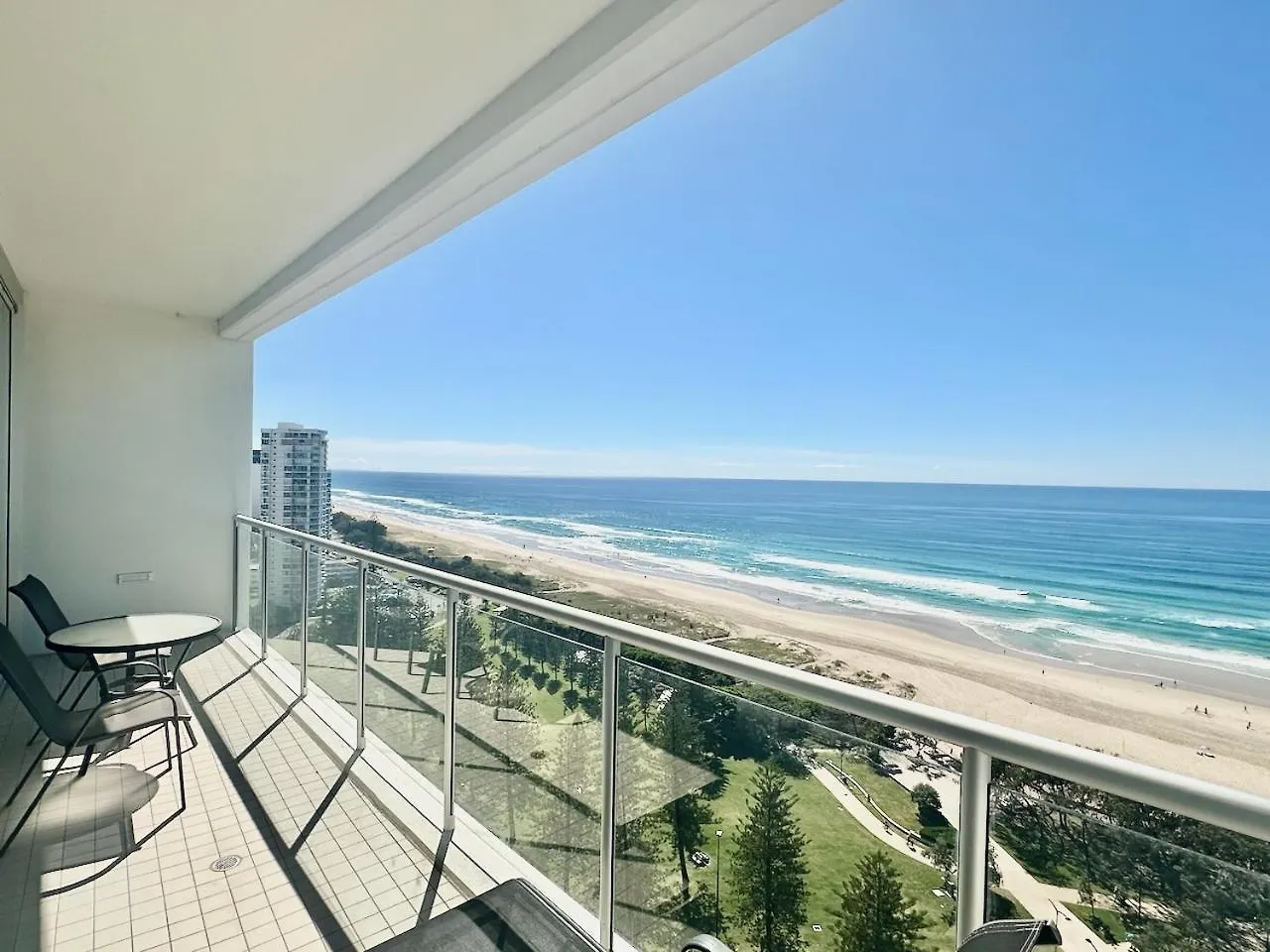 Beachfront On Oasis Centre, Air On Broadbeach 1503 * Gold Coast