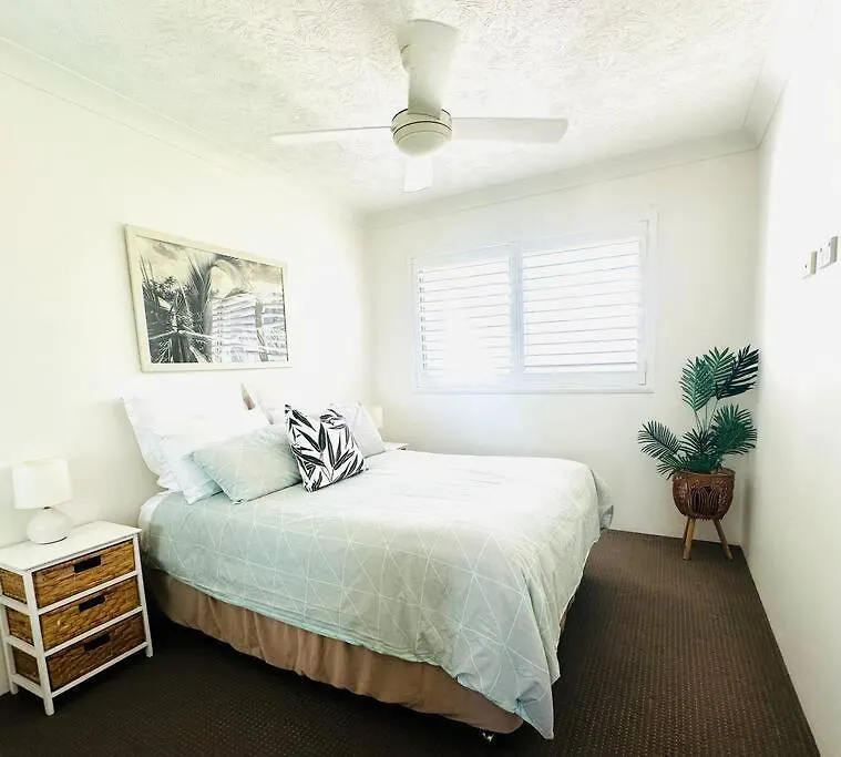 Ocean View Dreaming, Metres To The Beach! * Gold Coast
