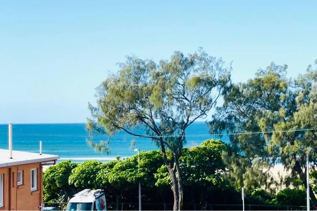 Ocean View Dreaming, Metres To The Beach! Gold Coast