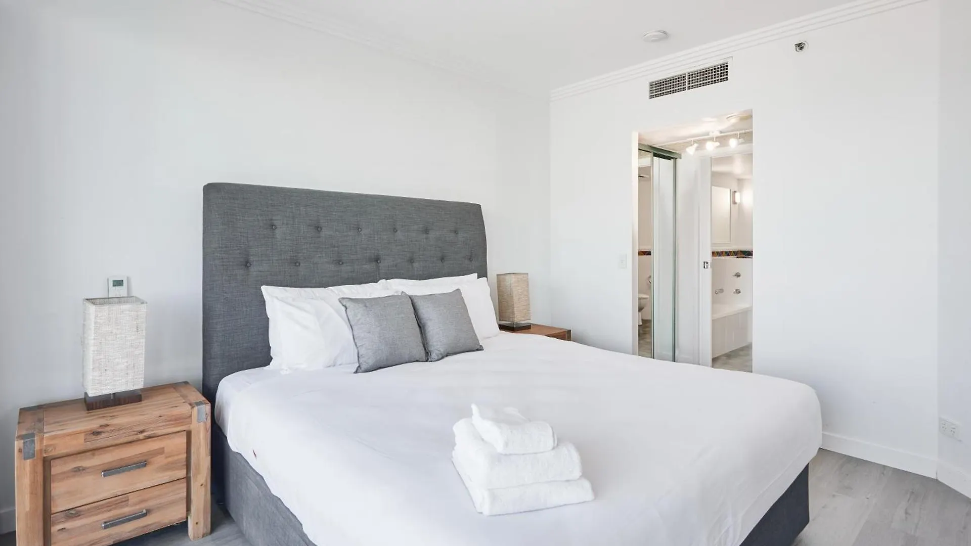 Crown Tower By Serain Residences 아파트